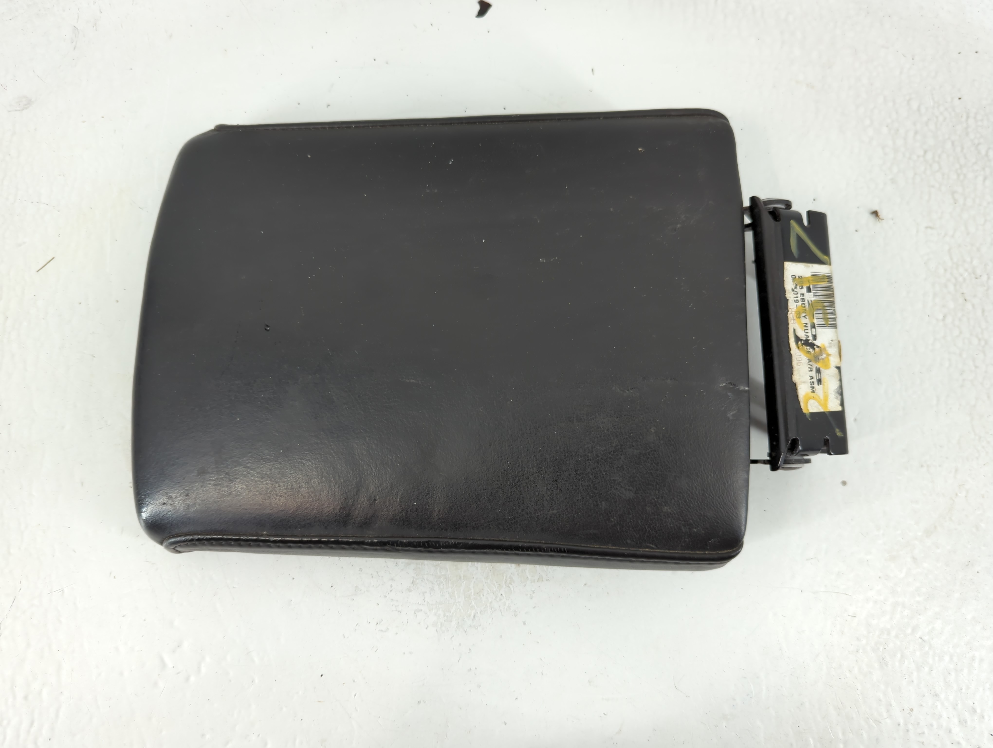 2006 Cadillac Sts Center Console Armrest Cover Lid Black 779699 - Oemusedautoparts1.com