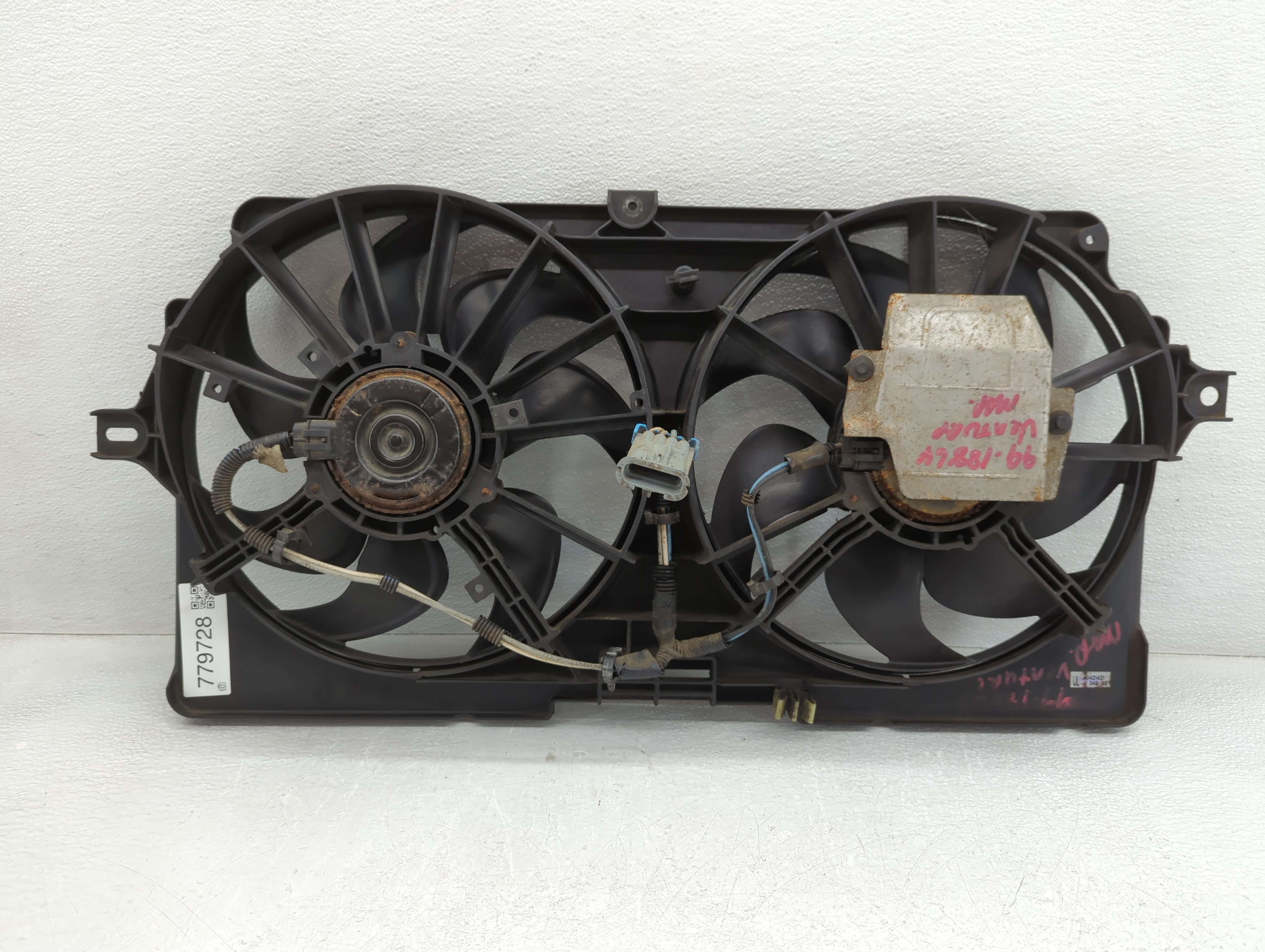 1999-2000 Chevrolet Venture Left Radiator Fan Motor Assembly 779728 - Oemusedautoparts1.com
