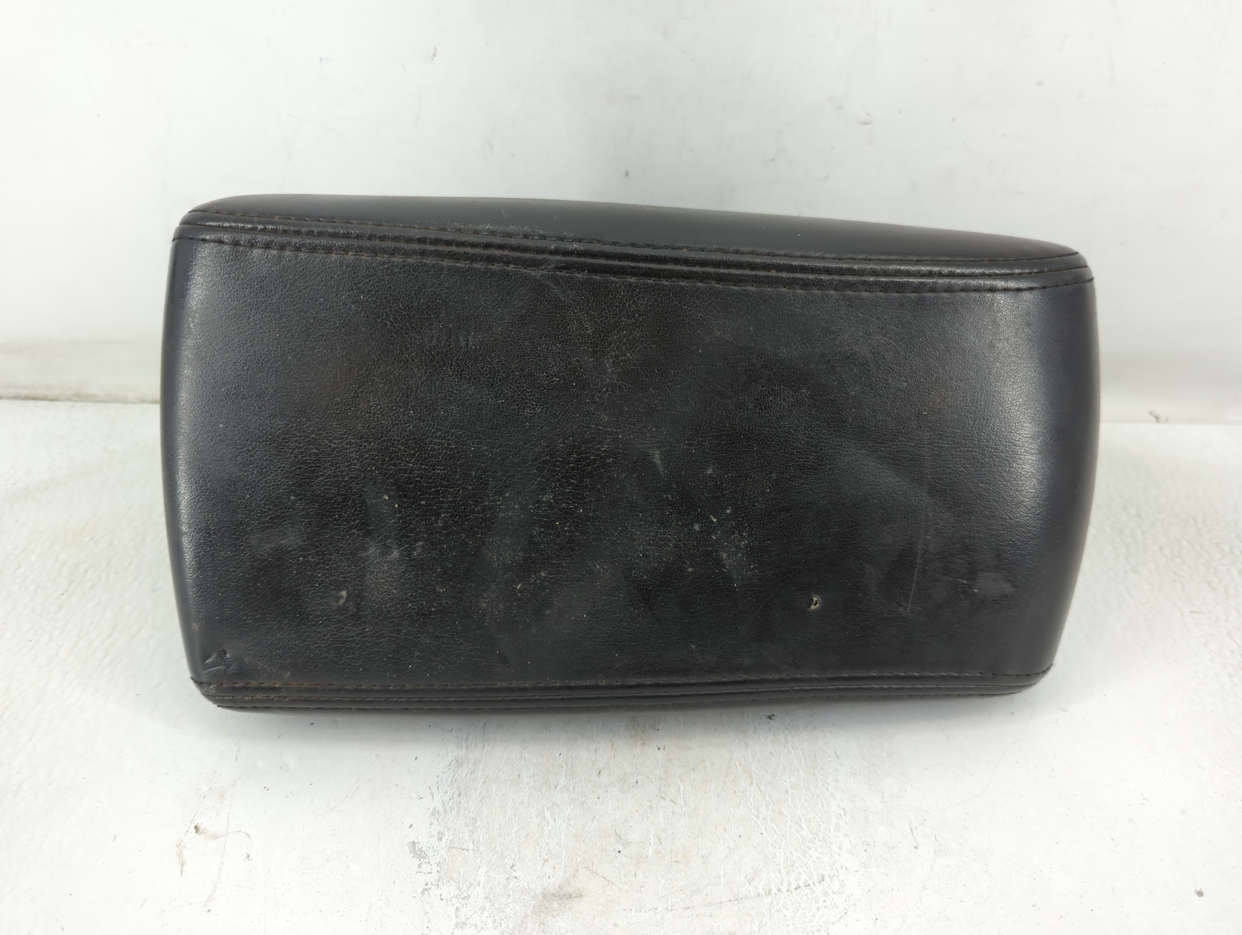2007 Chevrolet Impala Center Console Armrest Cover Lid Black 779742 - Oemusedautoparts1.com