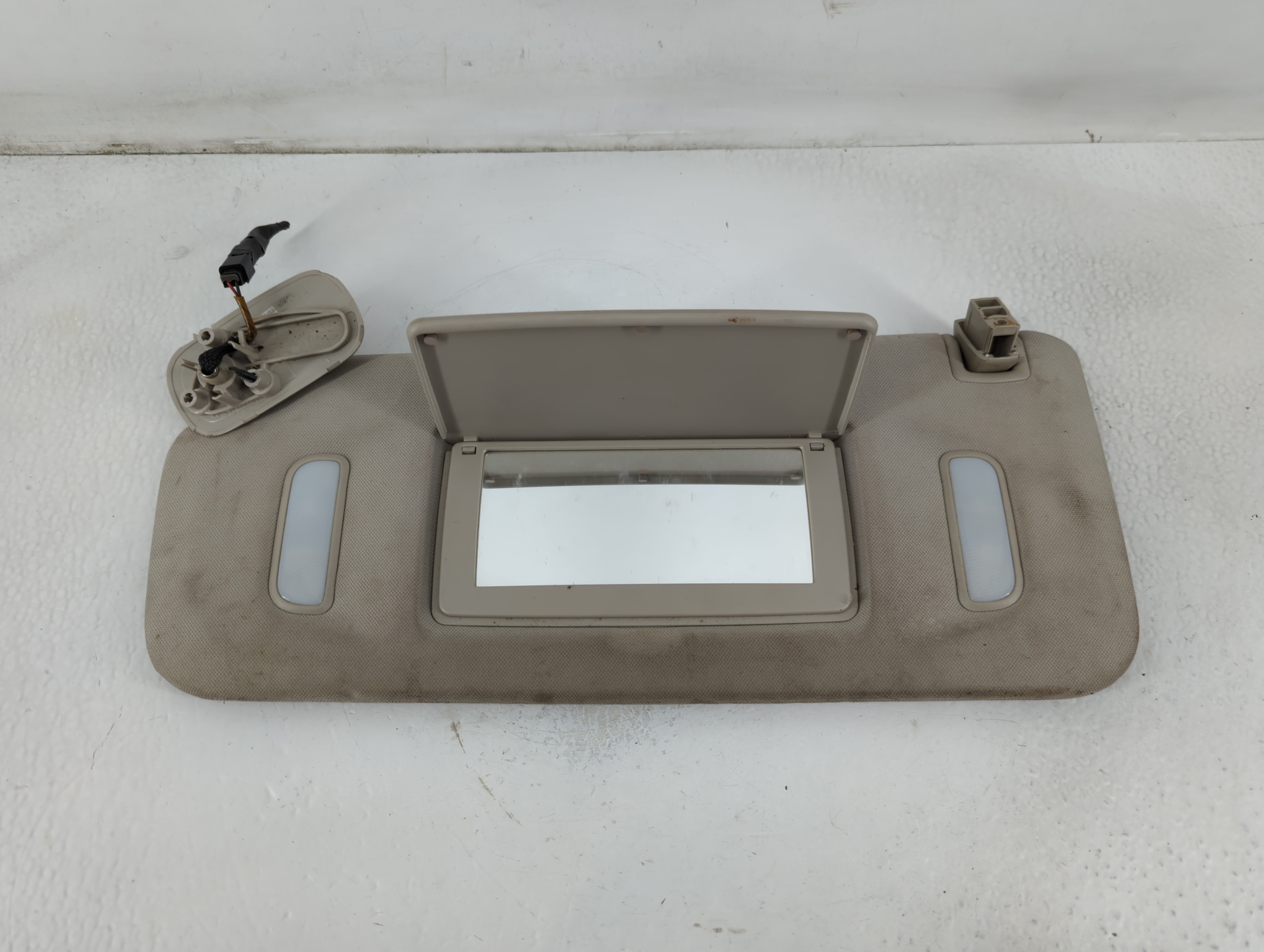 Chevrolet Avalanche 1500 Driver Sun Visor Mirror Left Sunvisor Grey 779758 - Oemusedautoparts1.com