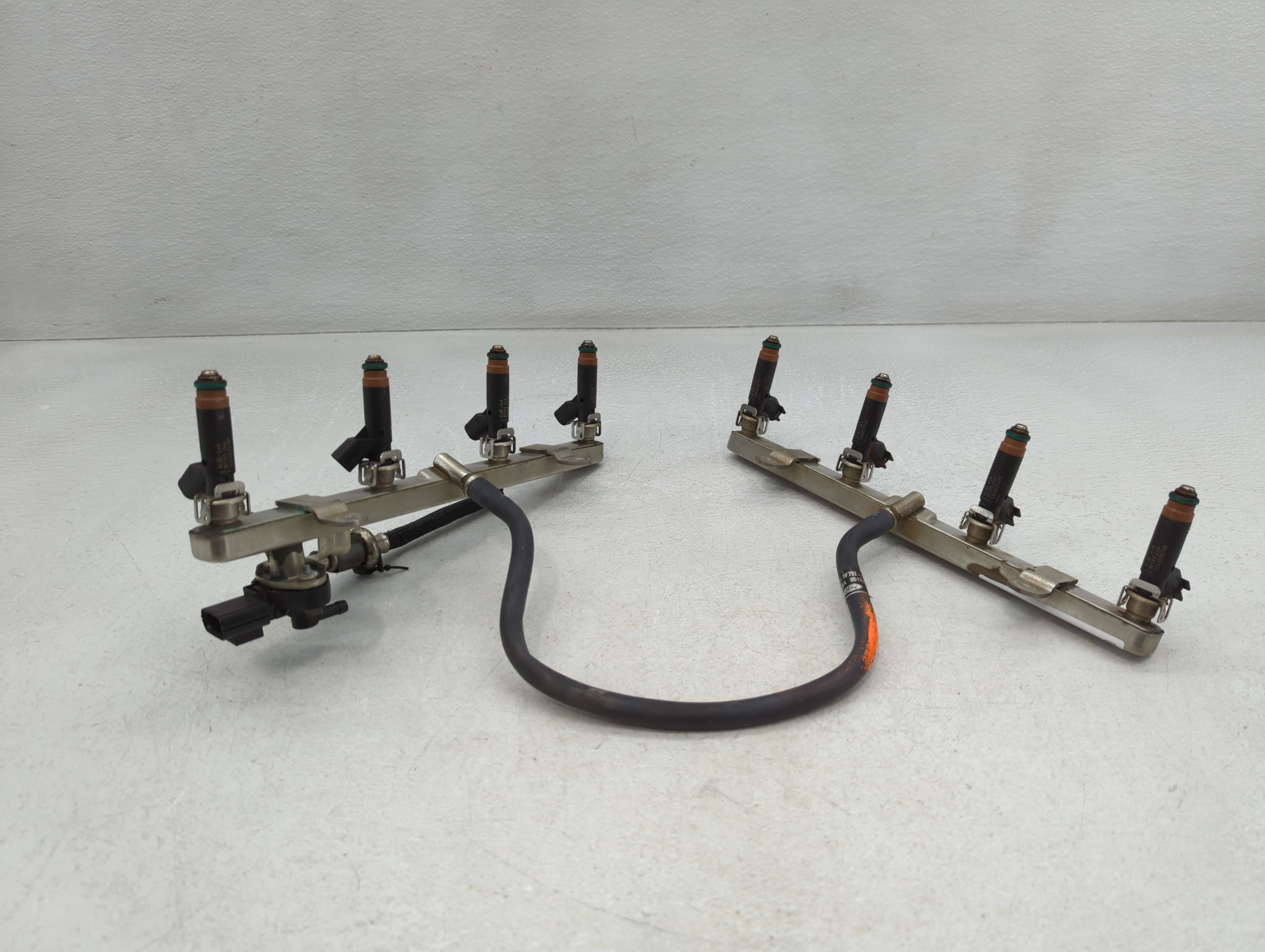 Picture of 2016 Ford Explorer FUEL INJECTOR 779771
