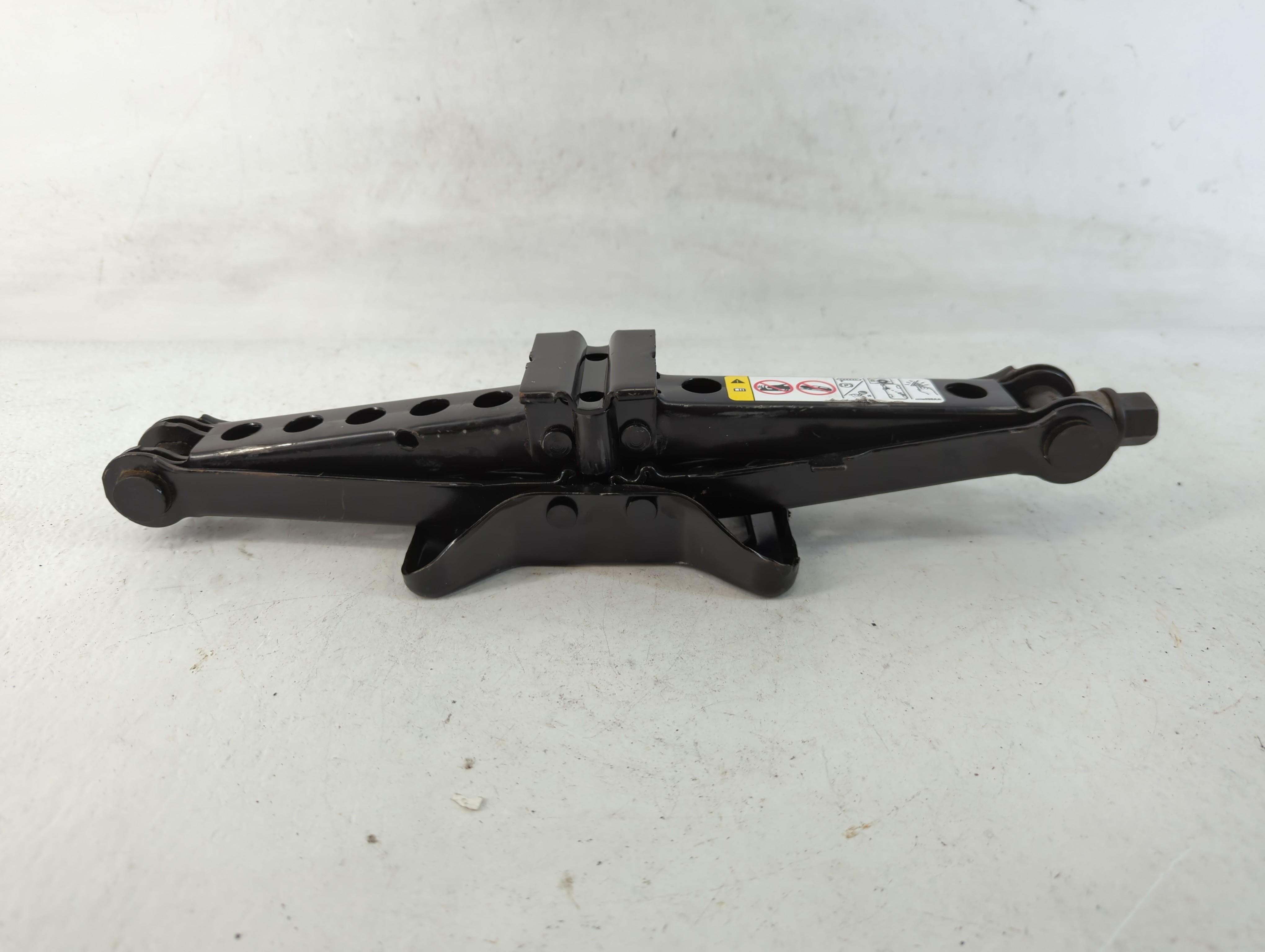 2016 Jeep Compass Spare Scissor Car Jack 779786 - Oemusedautoparts1.com