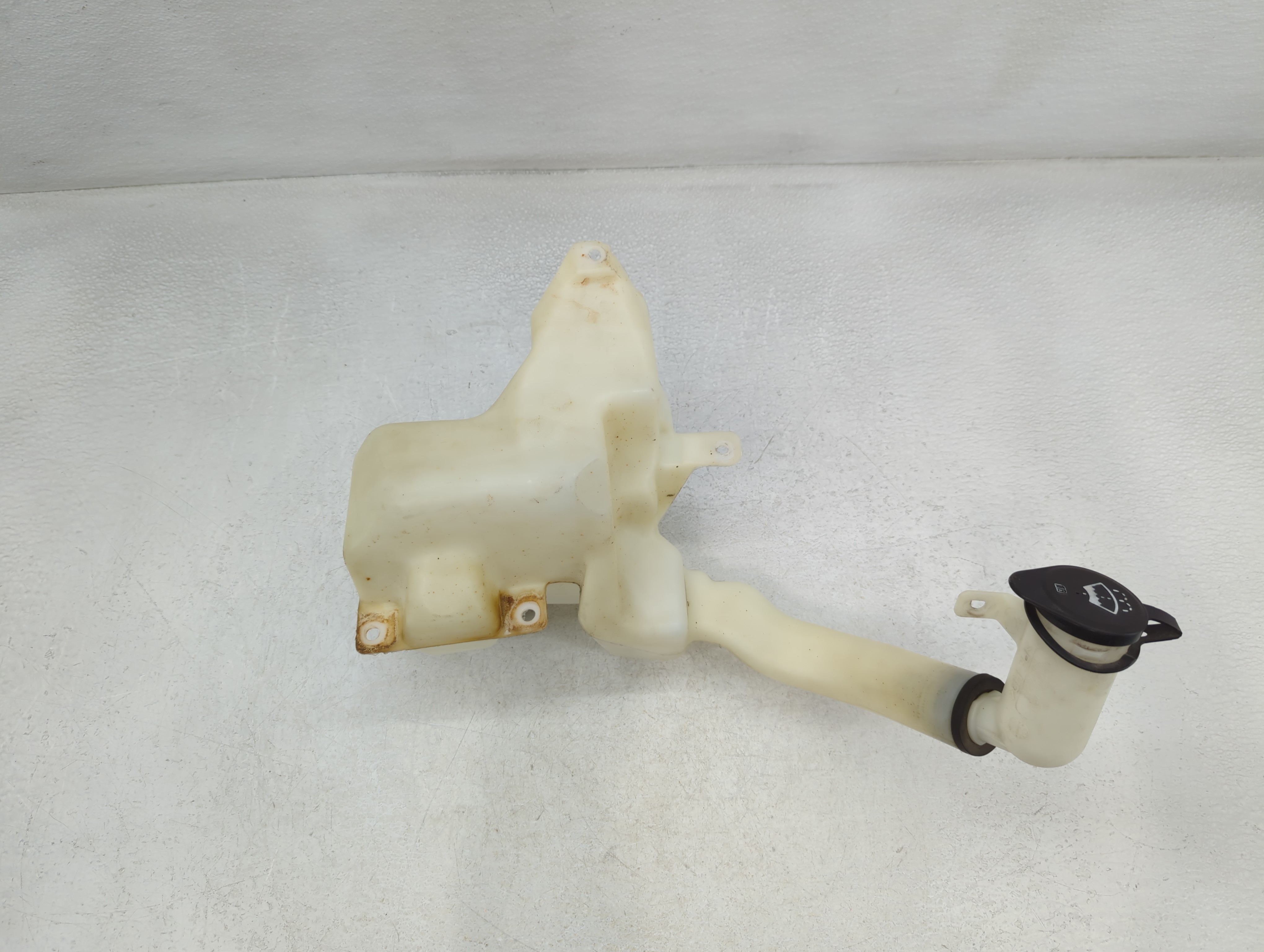2000-2005 Chevrolet Impala Windshield Washer Fluid Reservoir Bottle Oem 779807 - Oemusedautoparts1.com