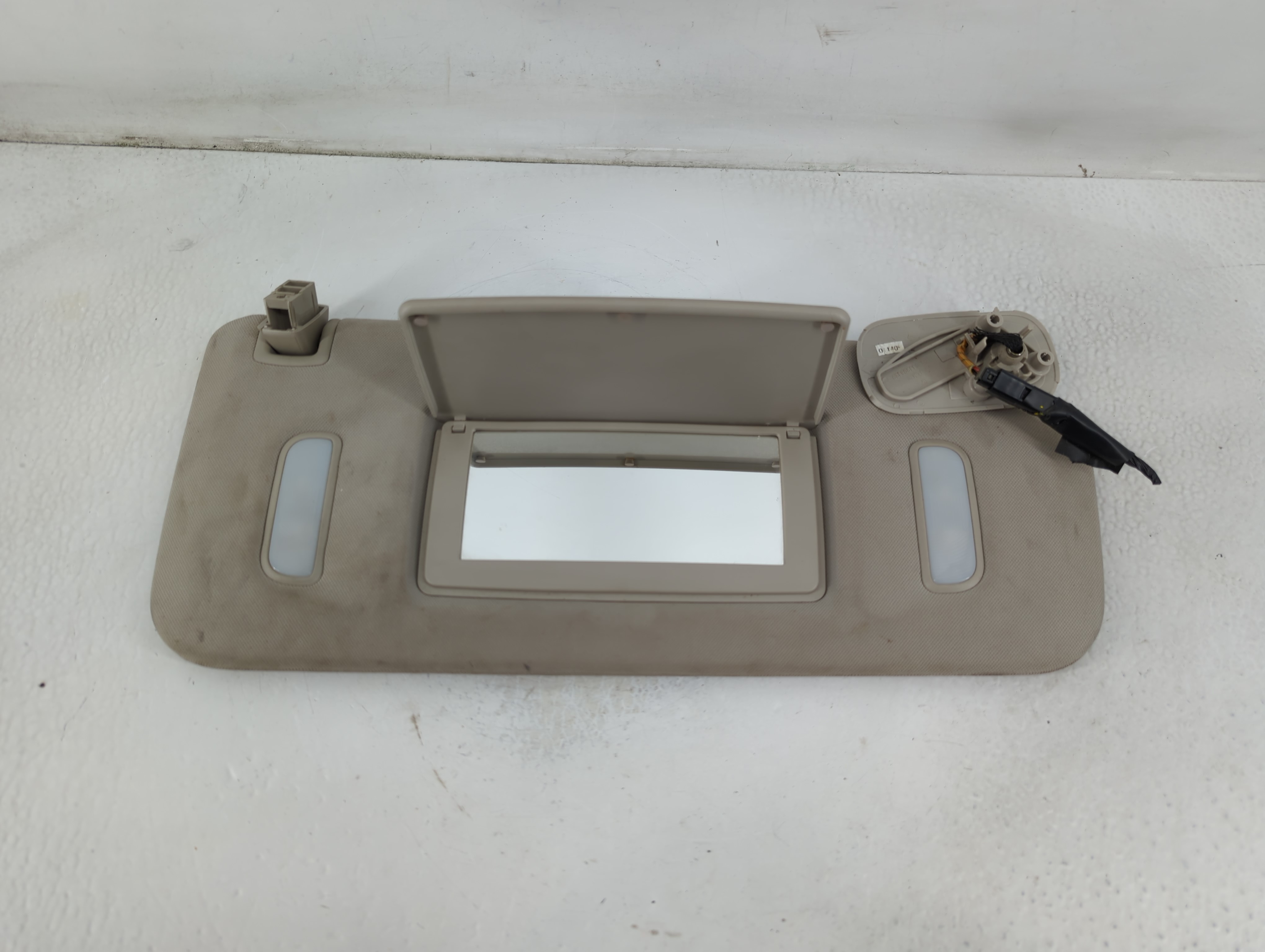 Chevrolet Avalanche 1500 Passenger Sun Visor Mirror Right Sunvisor Grey 779814 - Oemusedautoparts1.com