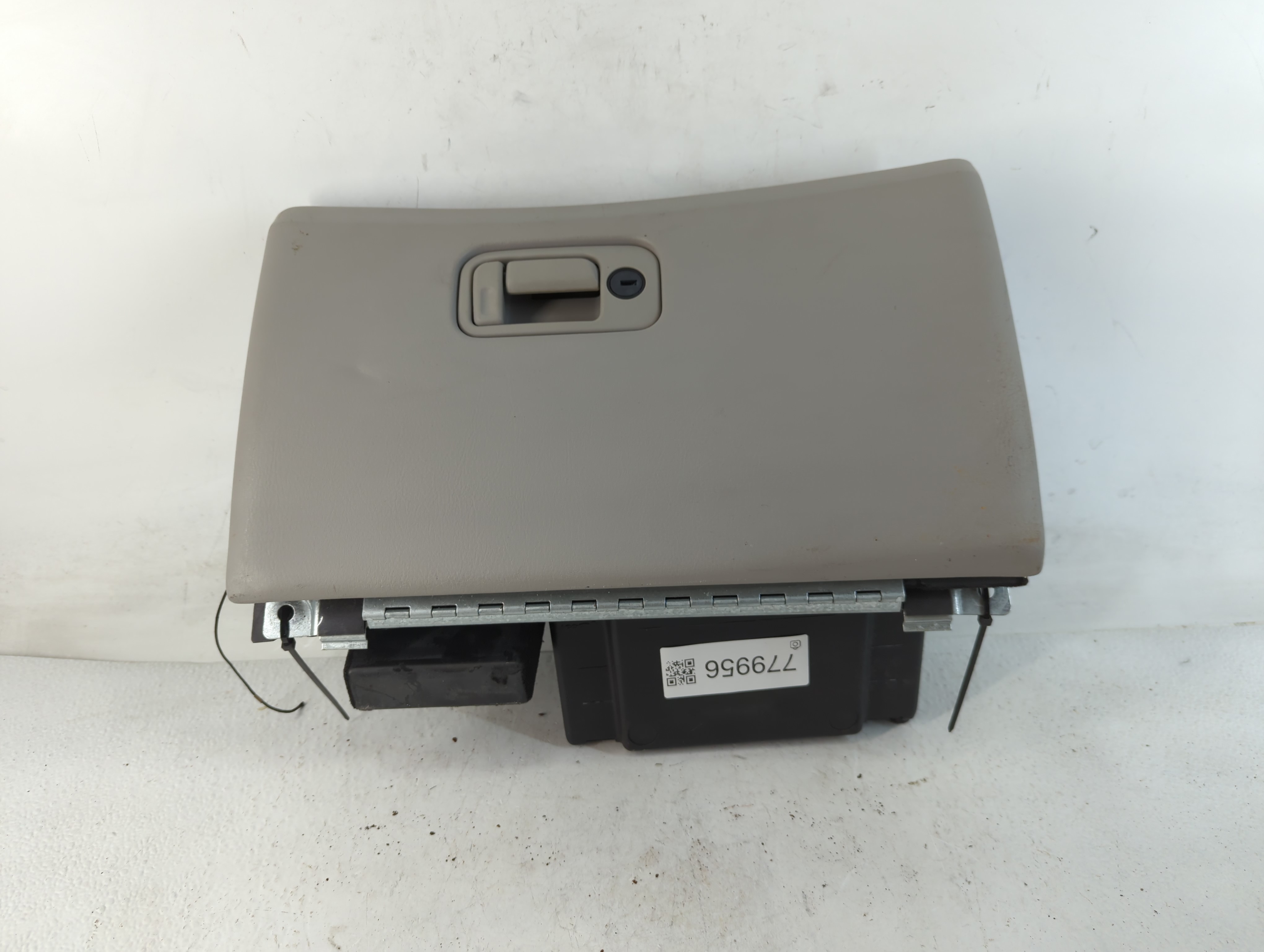 2000 Lincoln Ls Passenger Glove Box Door Storage Compartment 779956 - Oemusedautoparts1.com