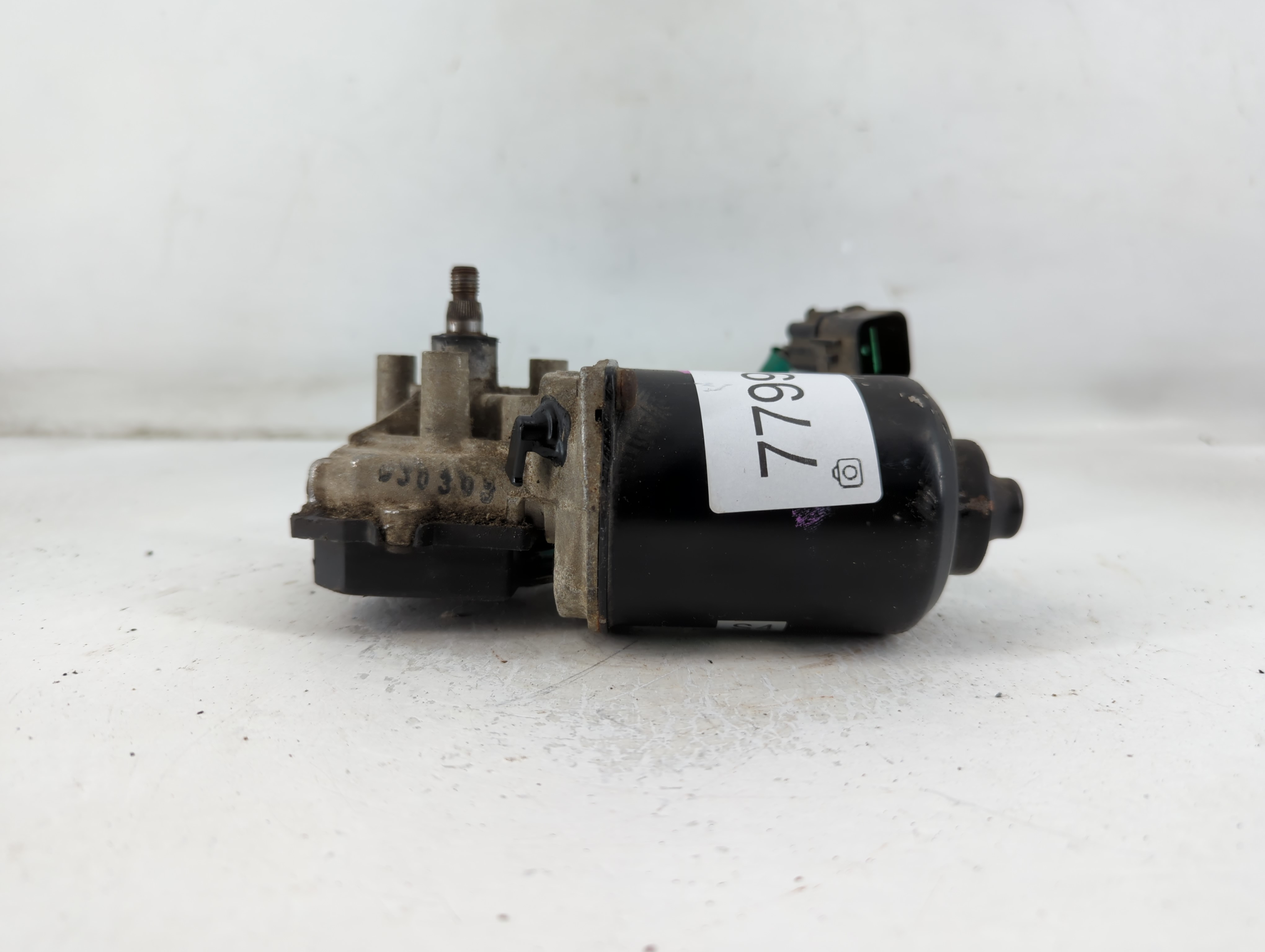 Picture of 2001-2006 Kia Optima Rear Windshield Wiper Motor 779964