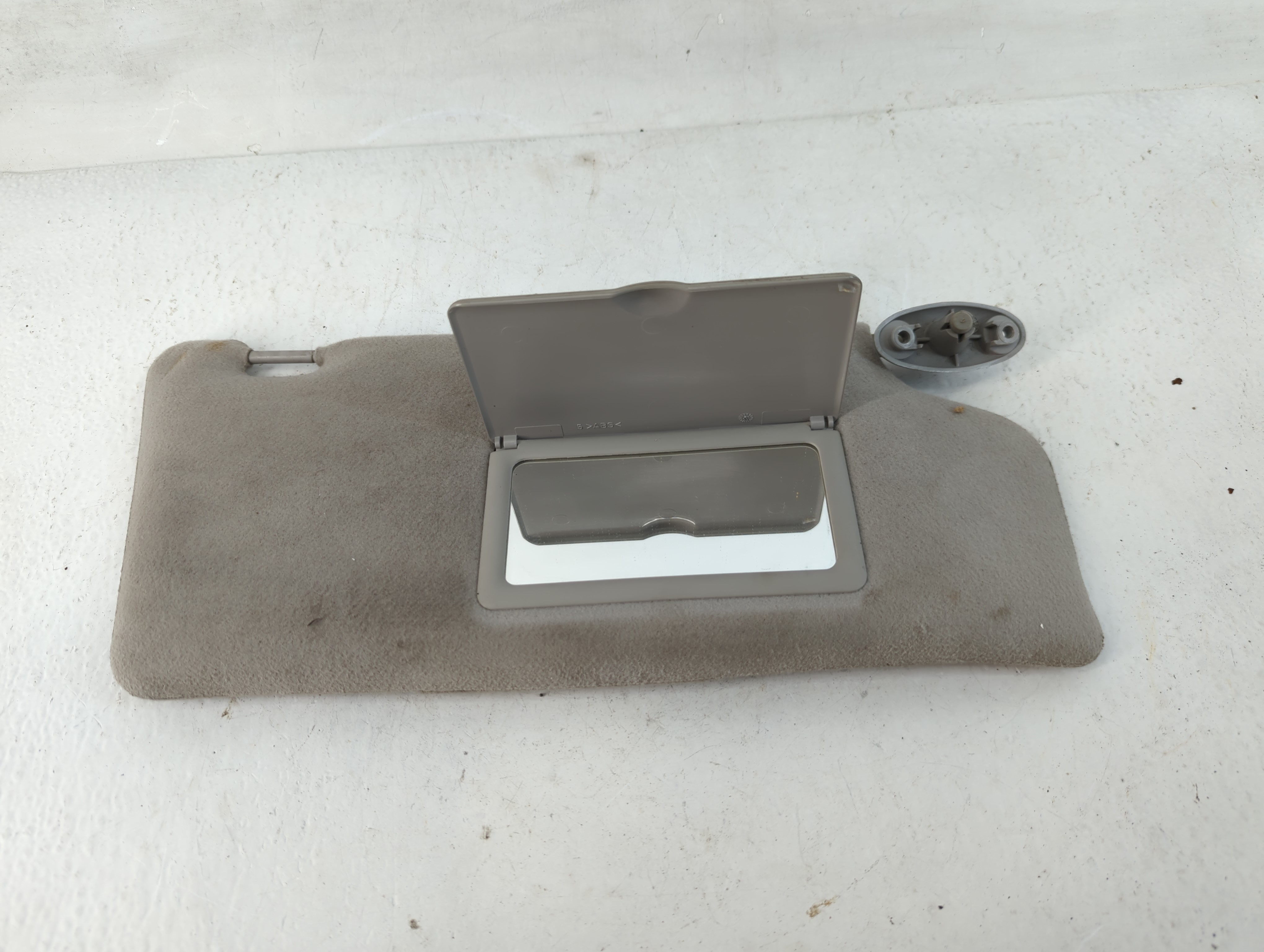 2000-2004 Ford Focus Passenger Sun Visor Mirror Right Sunvisor Grey 779967 - Oemusedautoparts1.com
