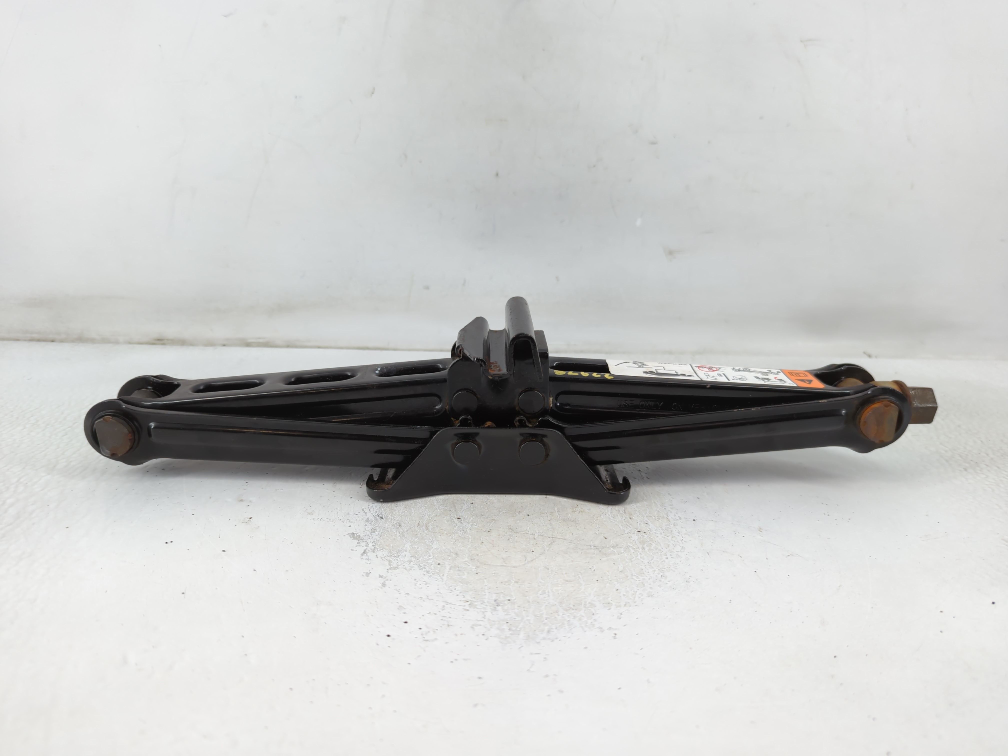 2014 Chevrolet Equinox Spare Scissor Car Jack 779982 - Oemusedautoparts1.com