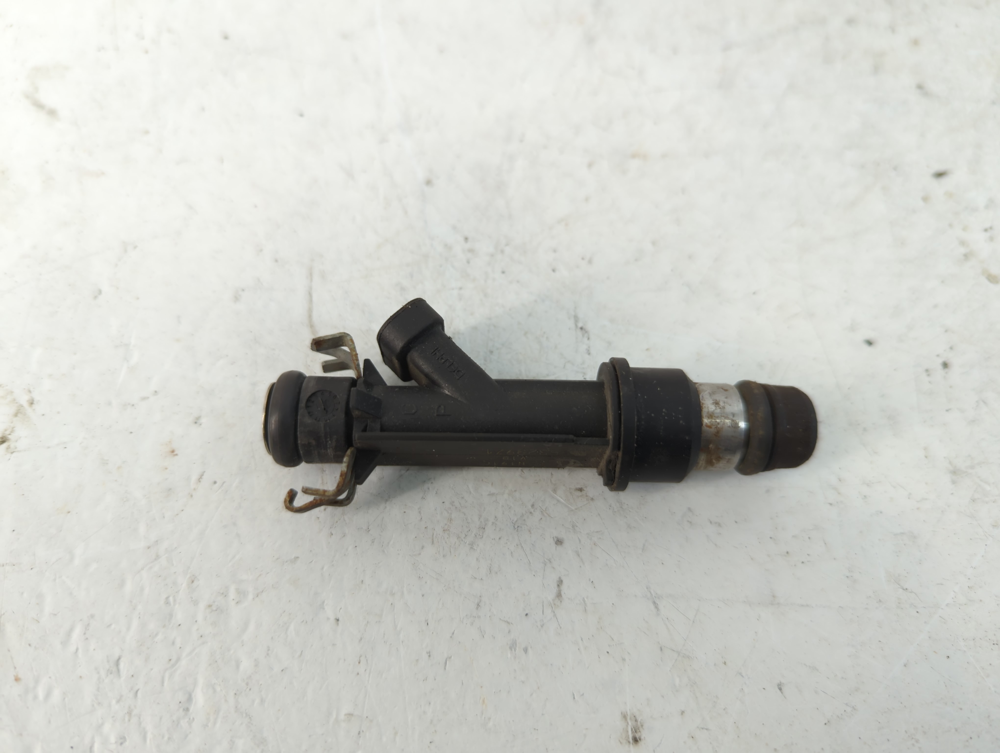 2002 Chevrolet Impala Fuel Injector 779991 - Oemusedautoparts1.com