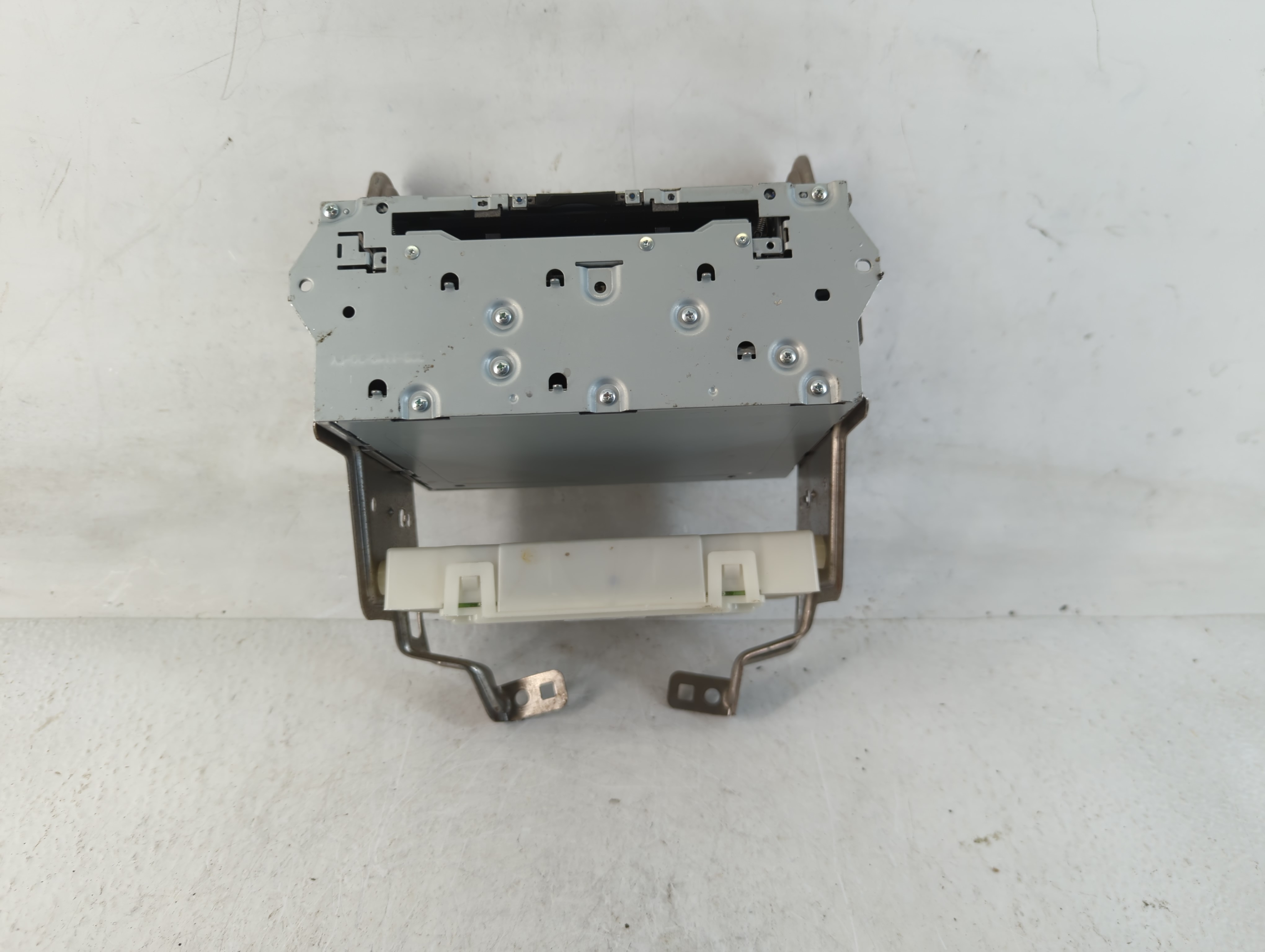 Picture of 2017-2020 Nissan Pathfinder Am Fm Cd Player Radio Receiver 780403