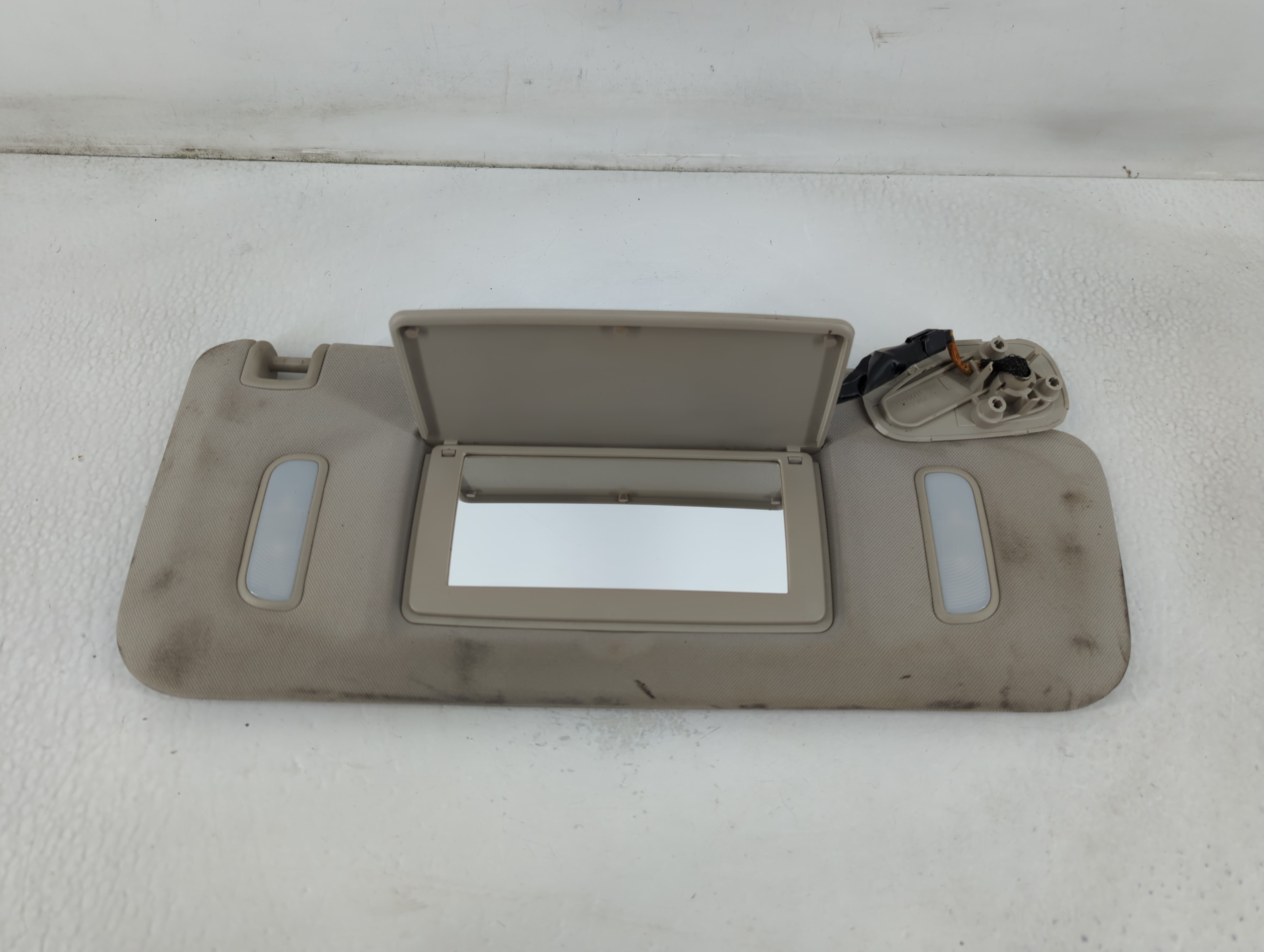 2007-2014 Chevrolet Tahoe Passenger Sun Visor Mirror Right Sunvisor Grey 780675 - Oemusedautoparts1.com