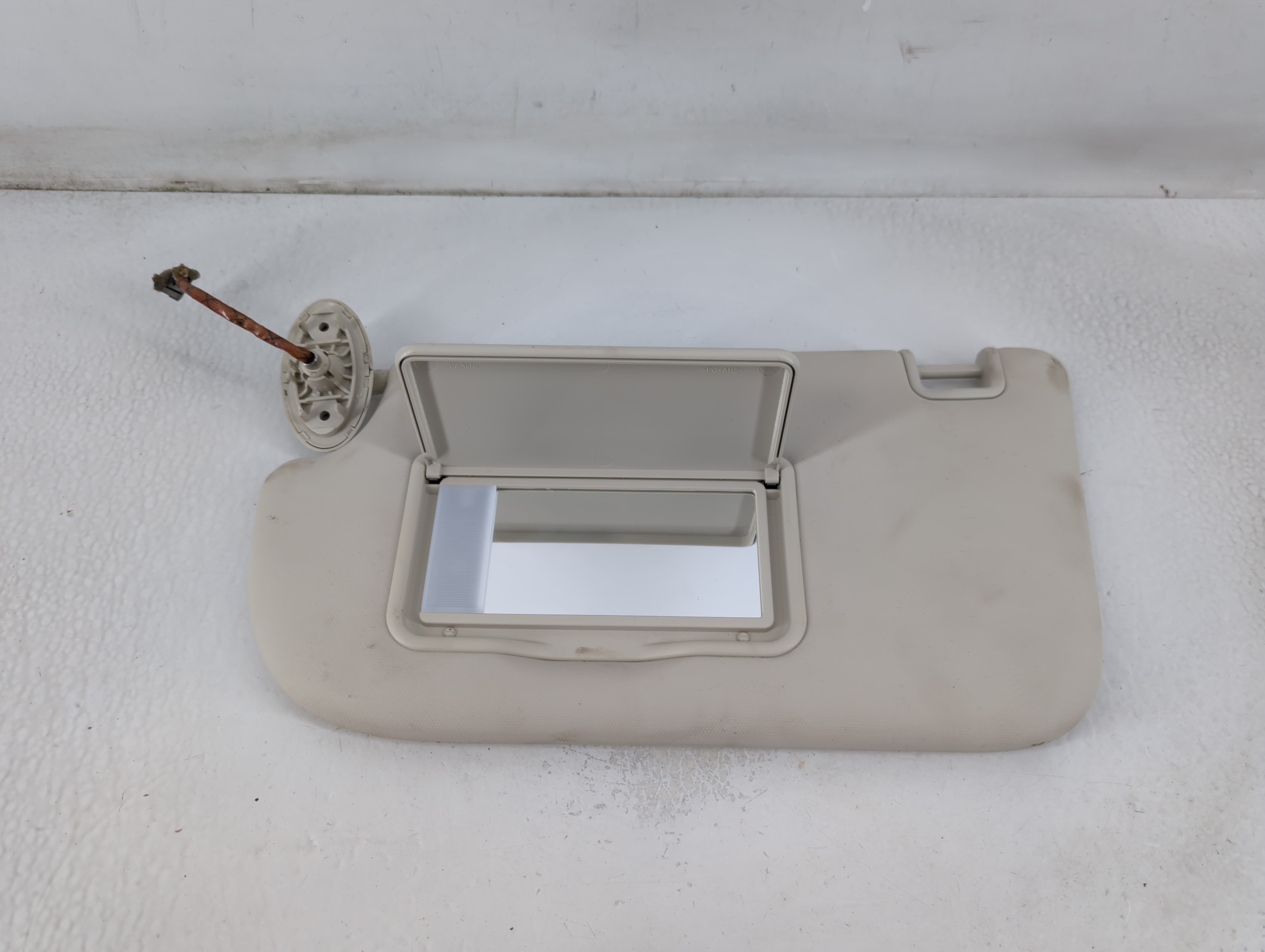 2013-2019 Ford Escape Driver Sun Visor Mirror Left Sunvisor Ivory 780680 - Oemusedautoparts1.com