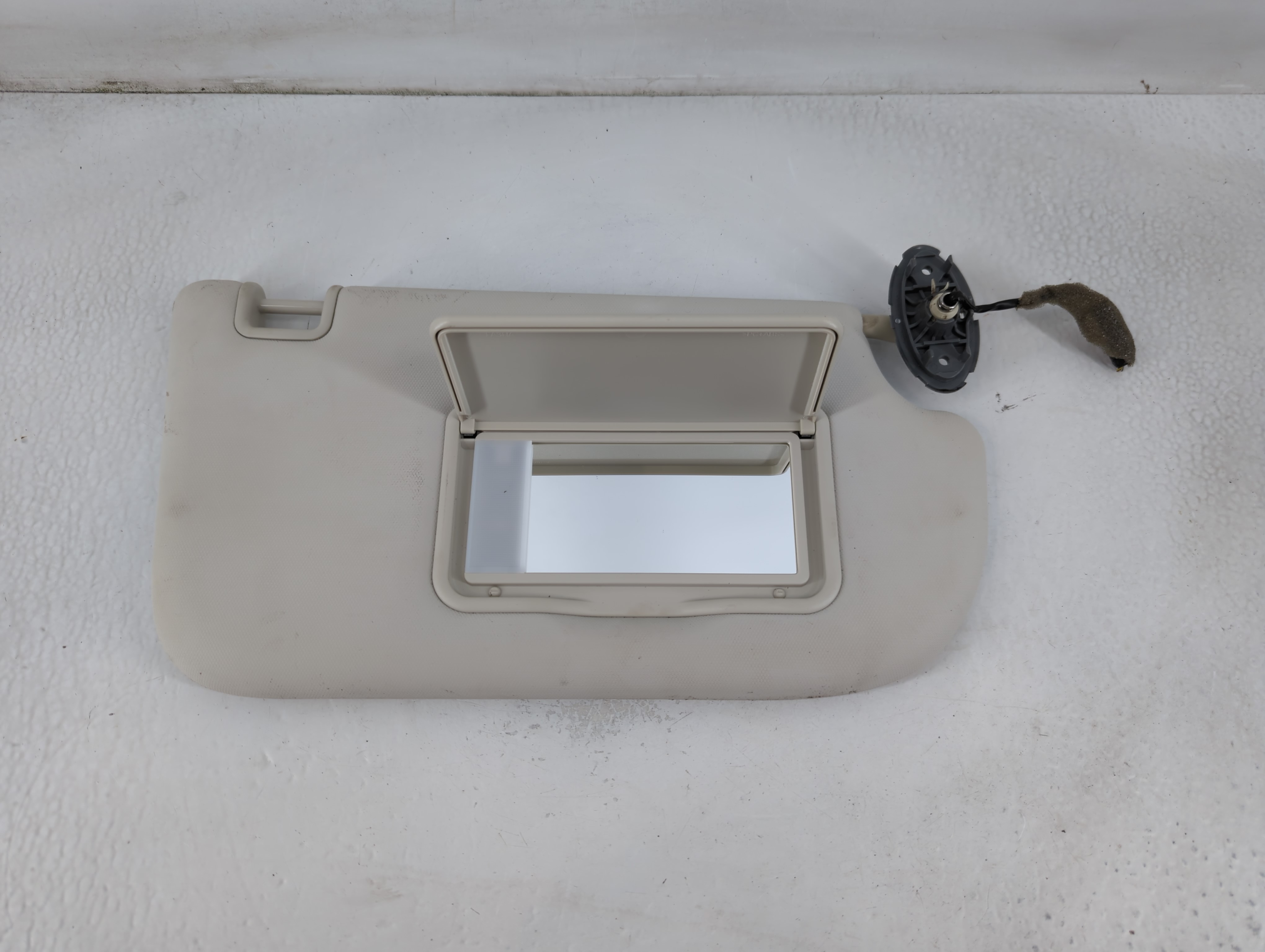 2013-2019 Ford Escape Passenger Sun Visor Mirror Right Sunvisor Pale Grey 780684 - Oemusedautoparts1.com