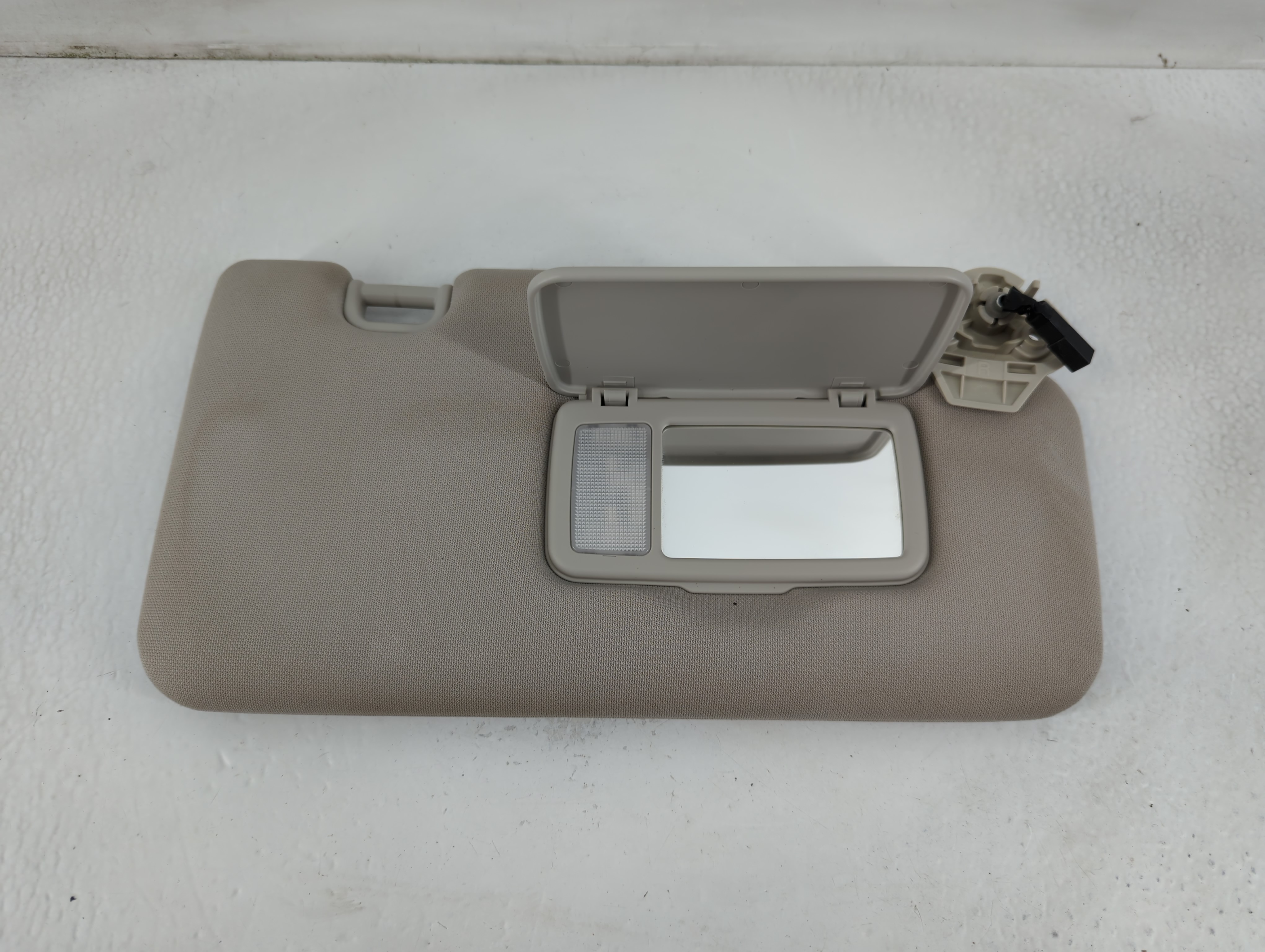 2020 Subaru Forester Passenger Sun Visor Mirror Right Sunvisor Grey 780691 - Oemusedautoparts1.com