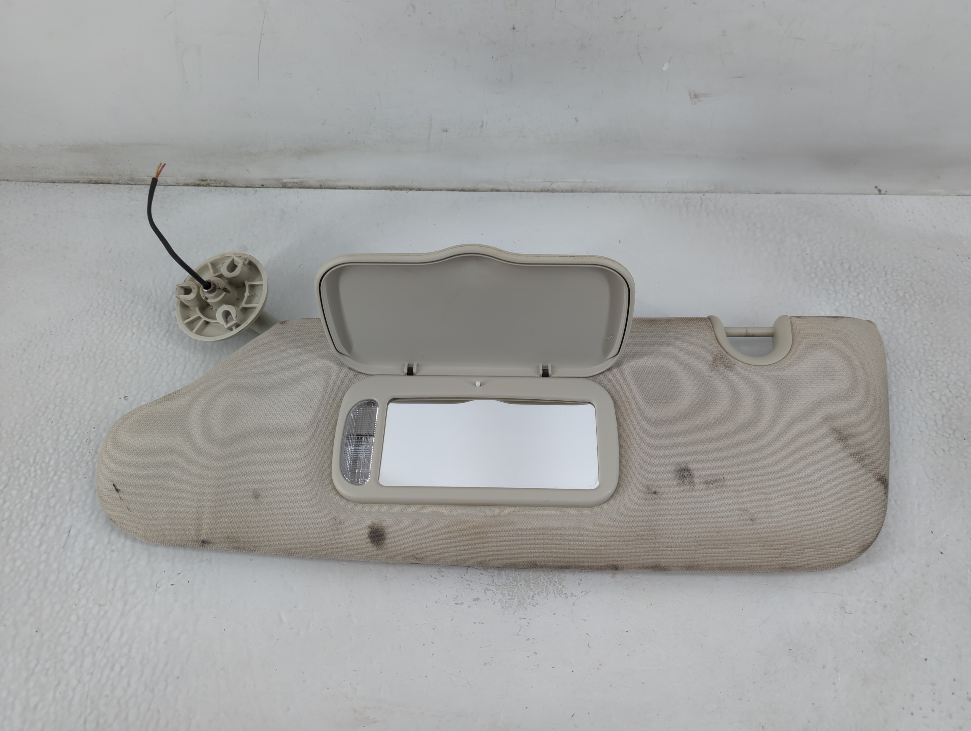 Picture of Dodge Caravan Driver Sun Visor Mirror Left Sunvisor Pale Grey 780696