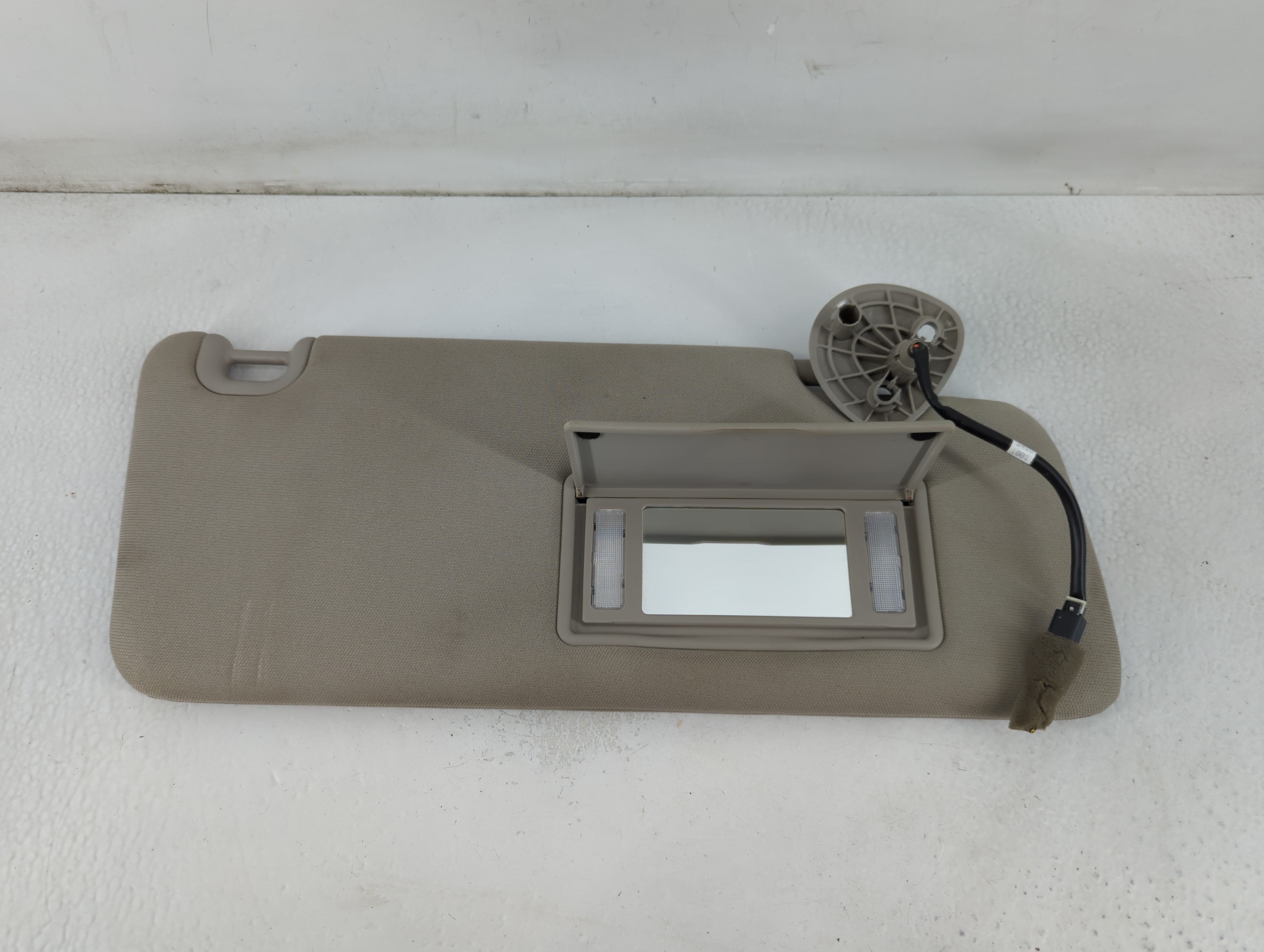 Picture of Dodge Ram 1500 Passenger Sun Visor Mirror Right Sunvisor Grey 780706