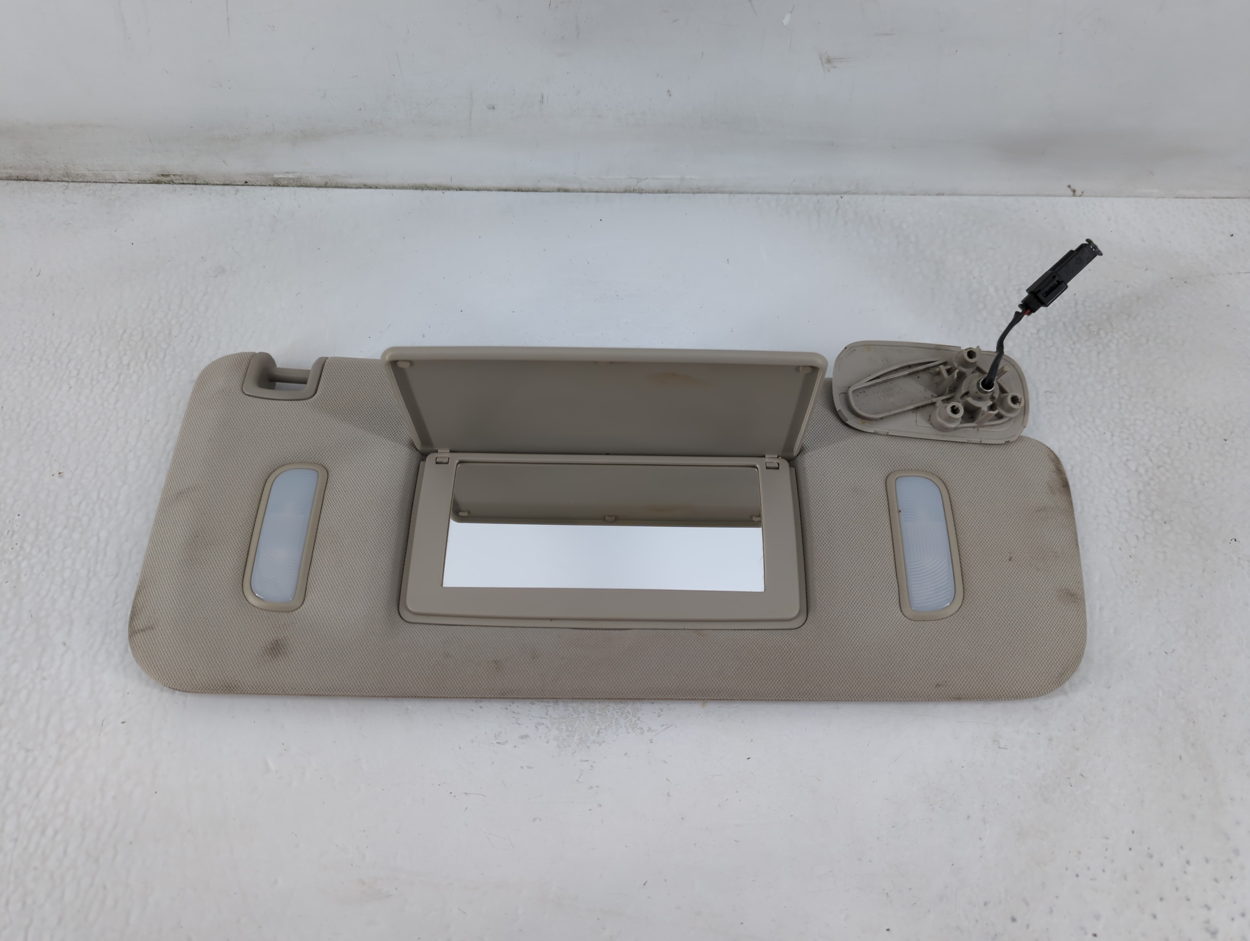 2007 Chevrolet Suburban 1500 Passenger Sun Visor Mirror Right Sunvisor 780710 - Oemusedautoparts1.com