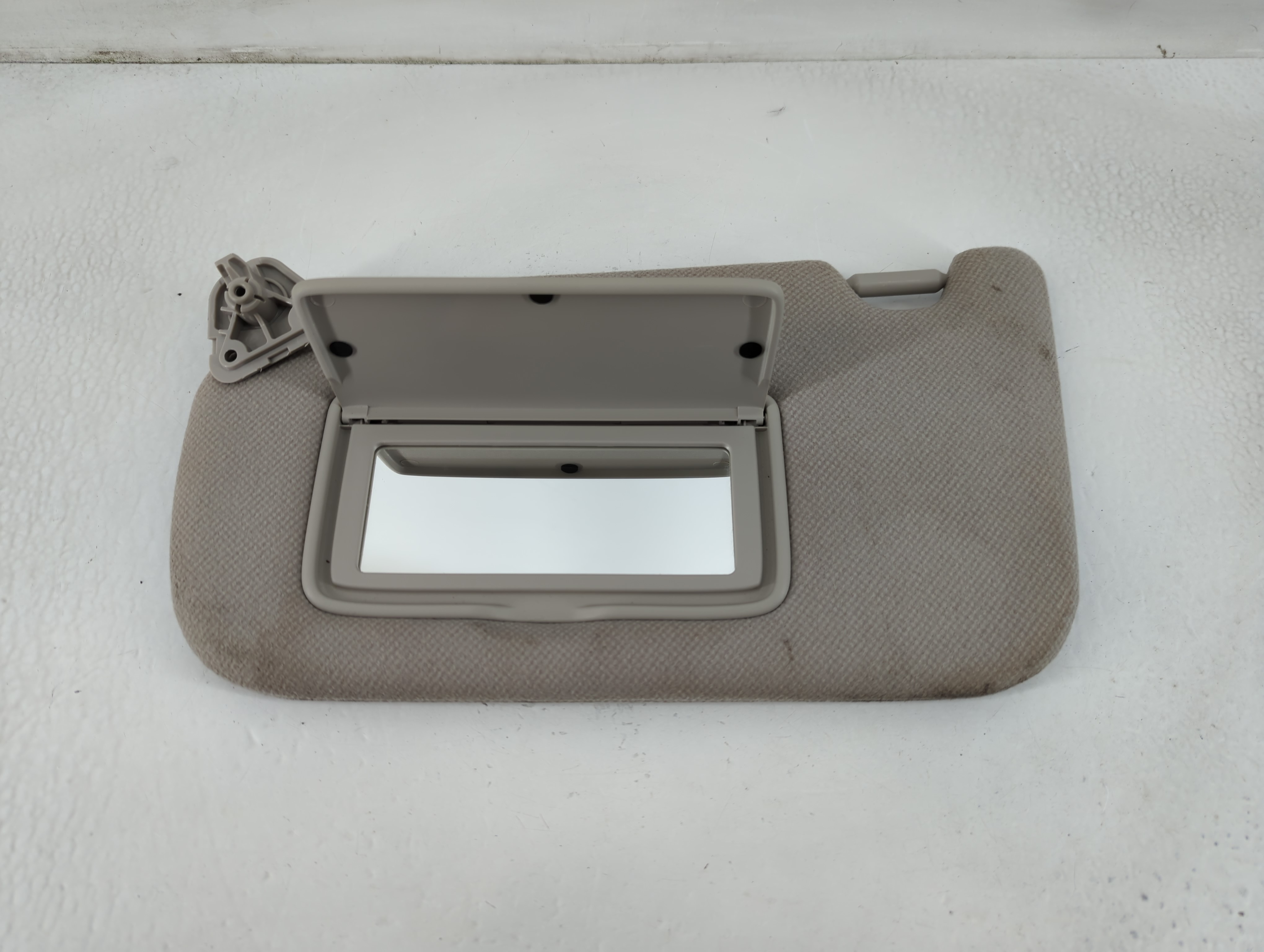 2013-2019 Nissan Sentra Driver Sun Visor Mirror Left Sunvisor Grey 780715 - Oemusedautoparts1.com