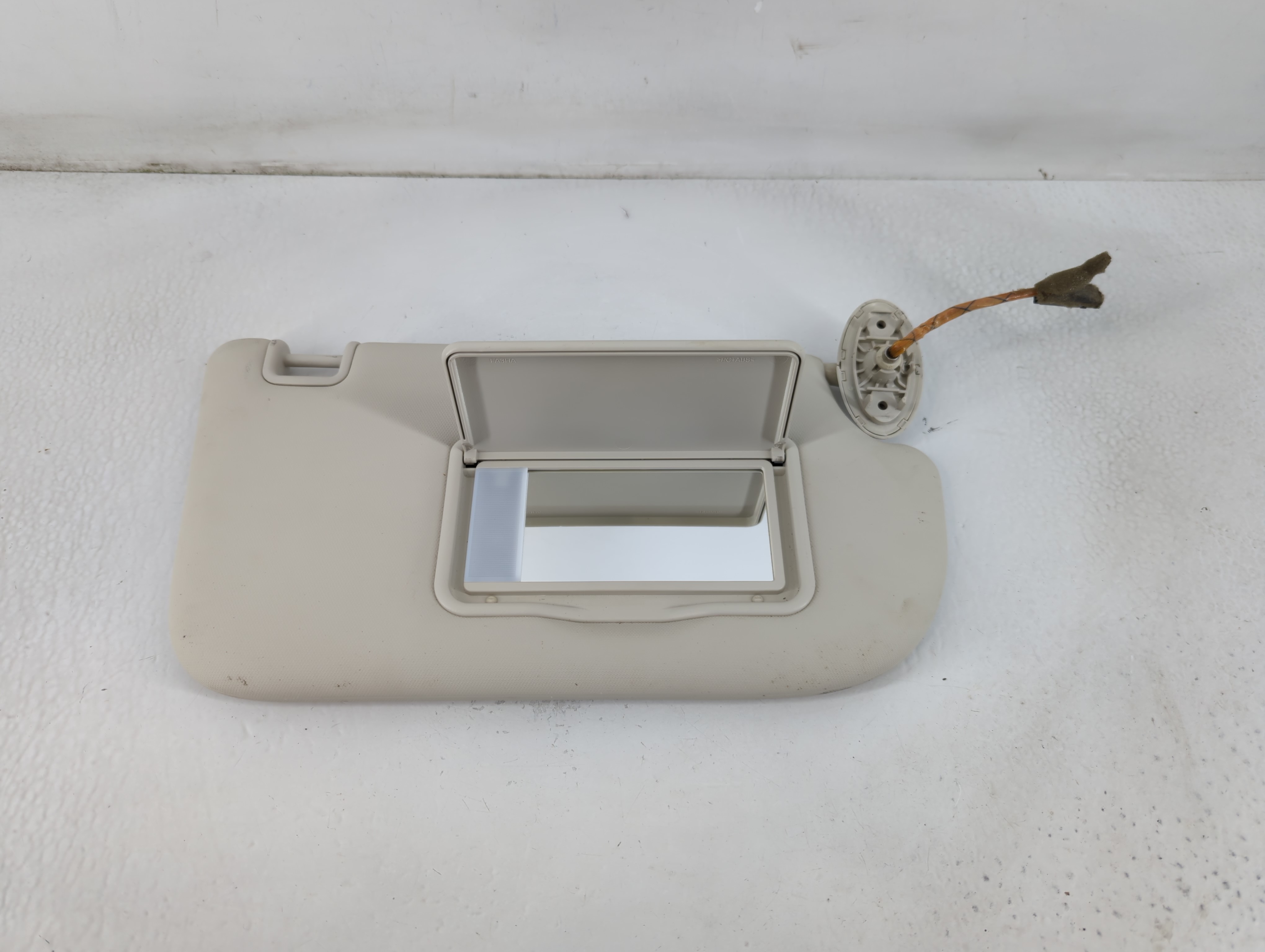2013-2019 Ford Escape Passenger Sun Visor Mirror Right Sunvisor Pale Grey 780717 - Oemusedautoparts1.com