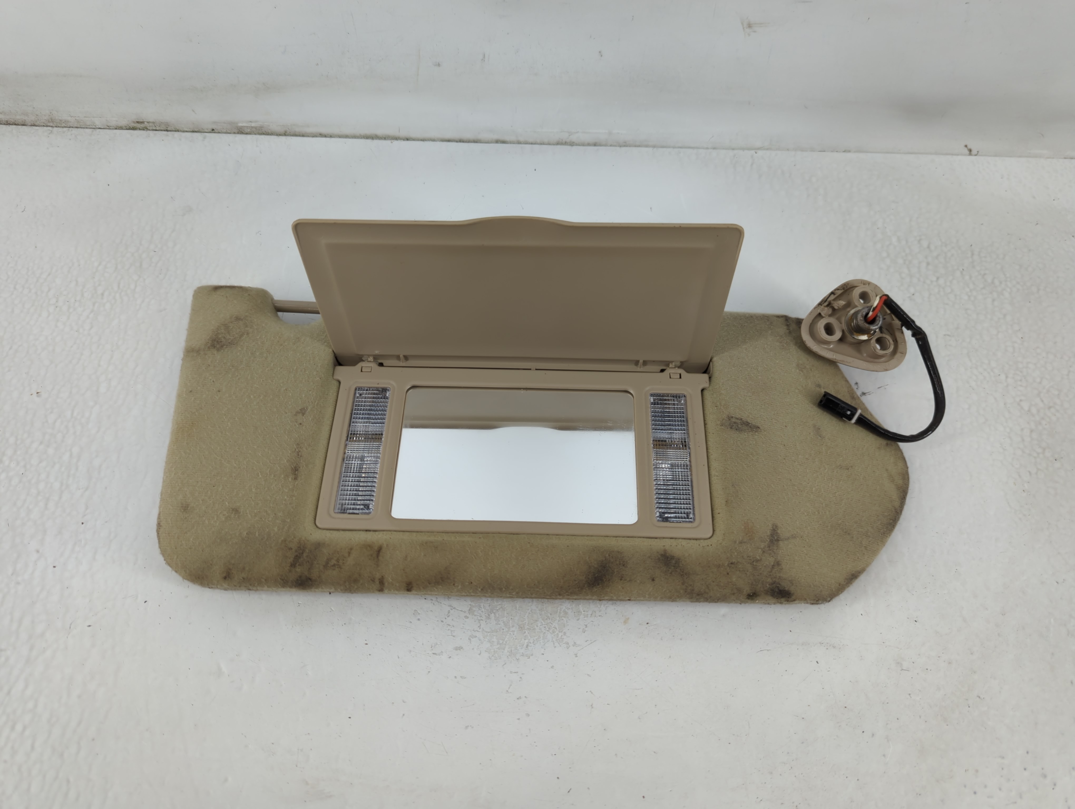 2000-2005 Chevrolet Impala Passenger Sun Visor Mirror Right Sunvisor 780720 - Oemusedautoparts1.com