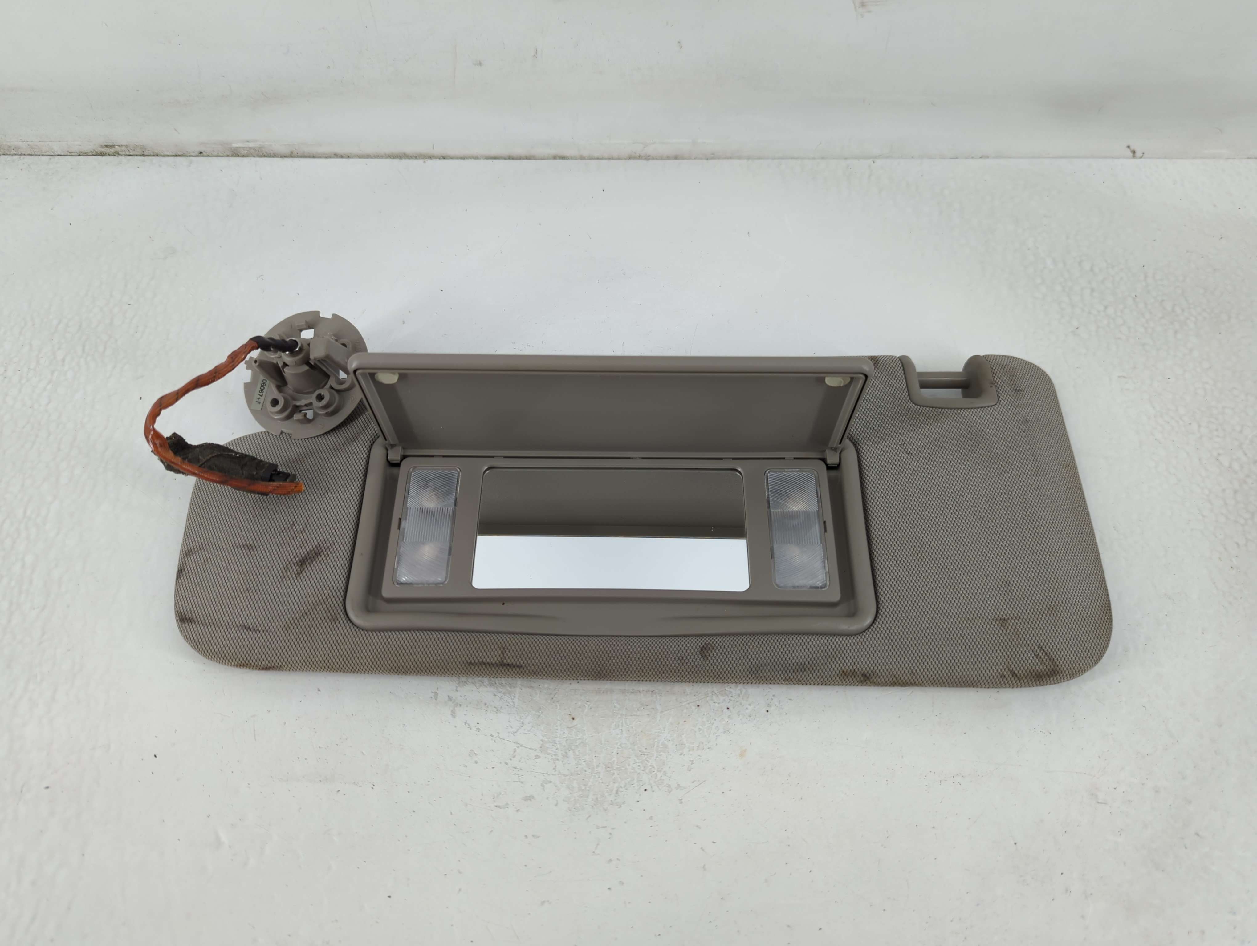 2014-2019 Cadillac Cts Driver Sun Visor Mirror Left Sunvisor Grey 780724 - Oemusedautoparts1.com