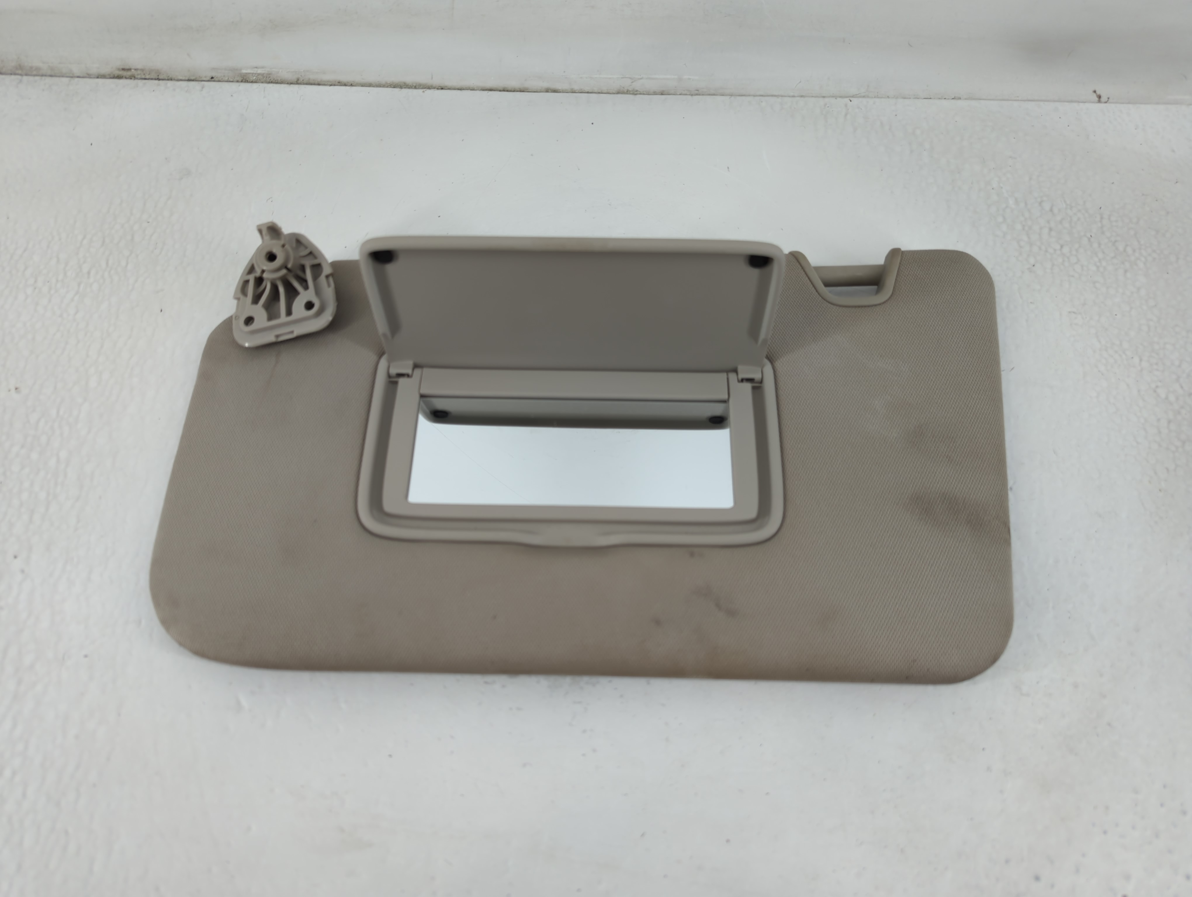2018-2020 Nissan Rogue Driver Sun Visor Mirror Left Sunvisor Grey 780725 - Oemusedautoparts1.com