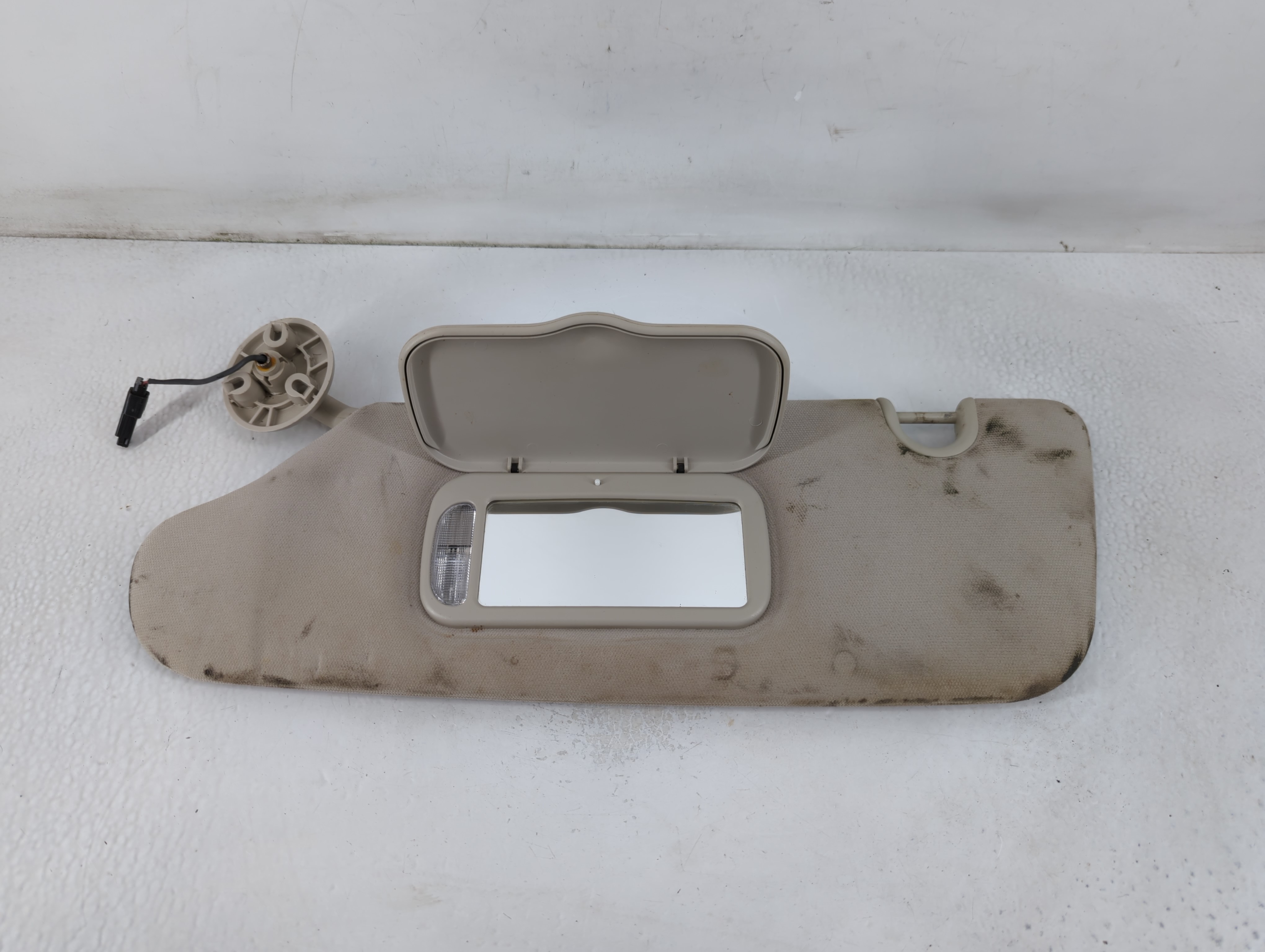 2011-2016 Chrysler Town & Country Driver Sun Visor Mirror Left Sunvisor 780739 - Oemusedautoparts1.com