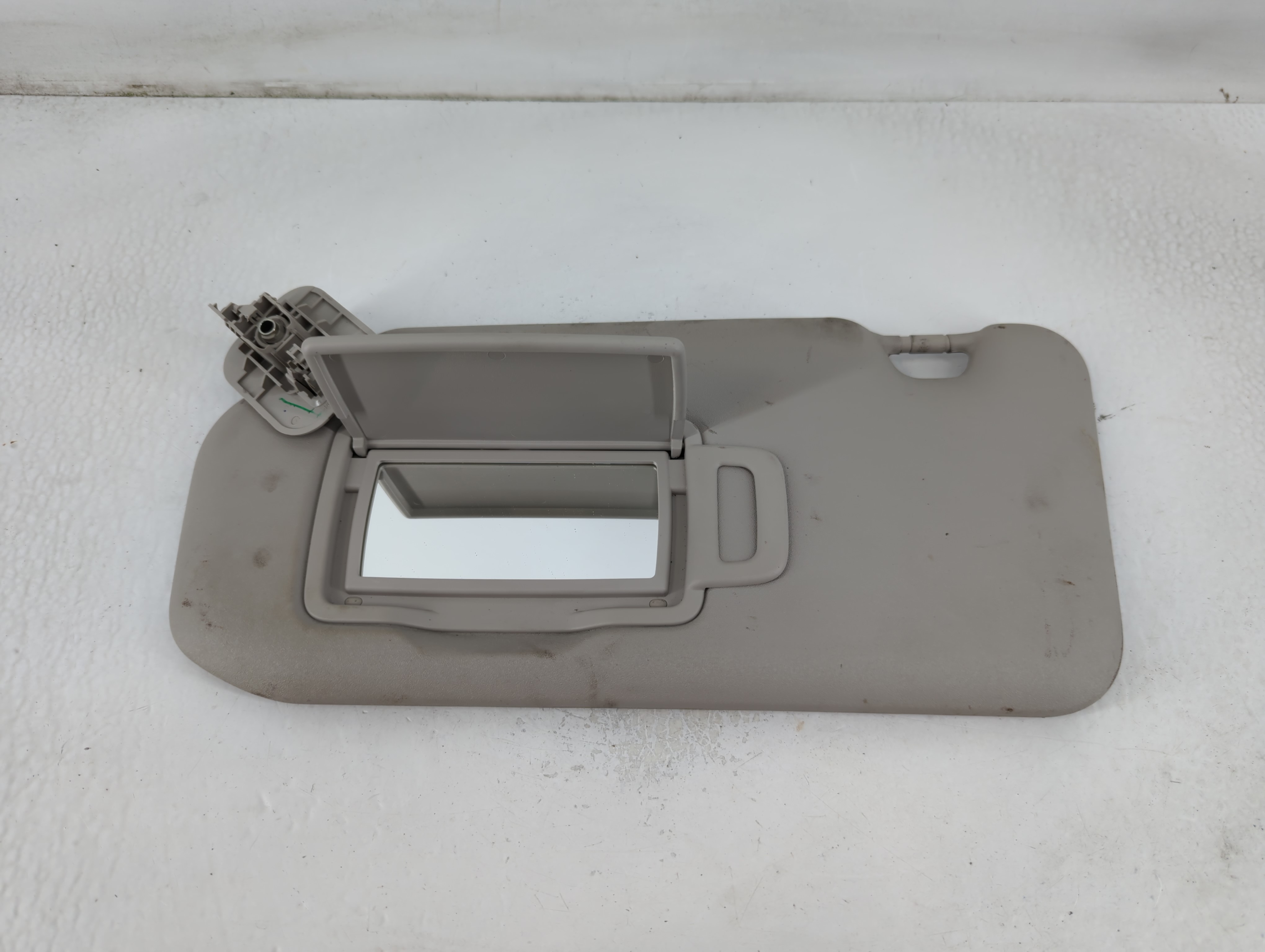 2020-2022 Nissan Sentra Passenger Sun Visor Mirror Right Sunvisor Grey 780752 - Oemusedautoparts1.com