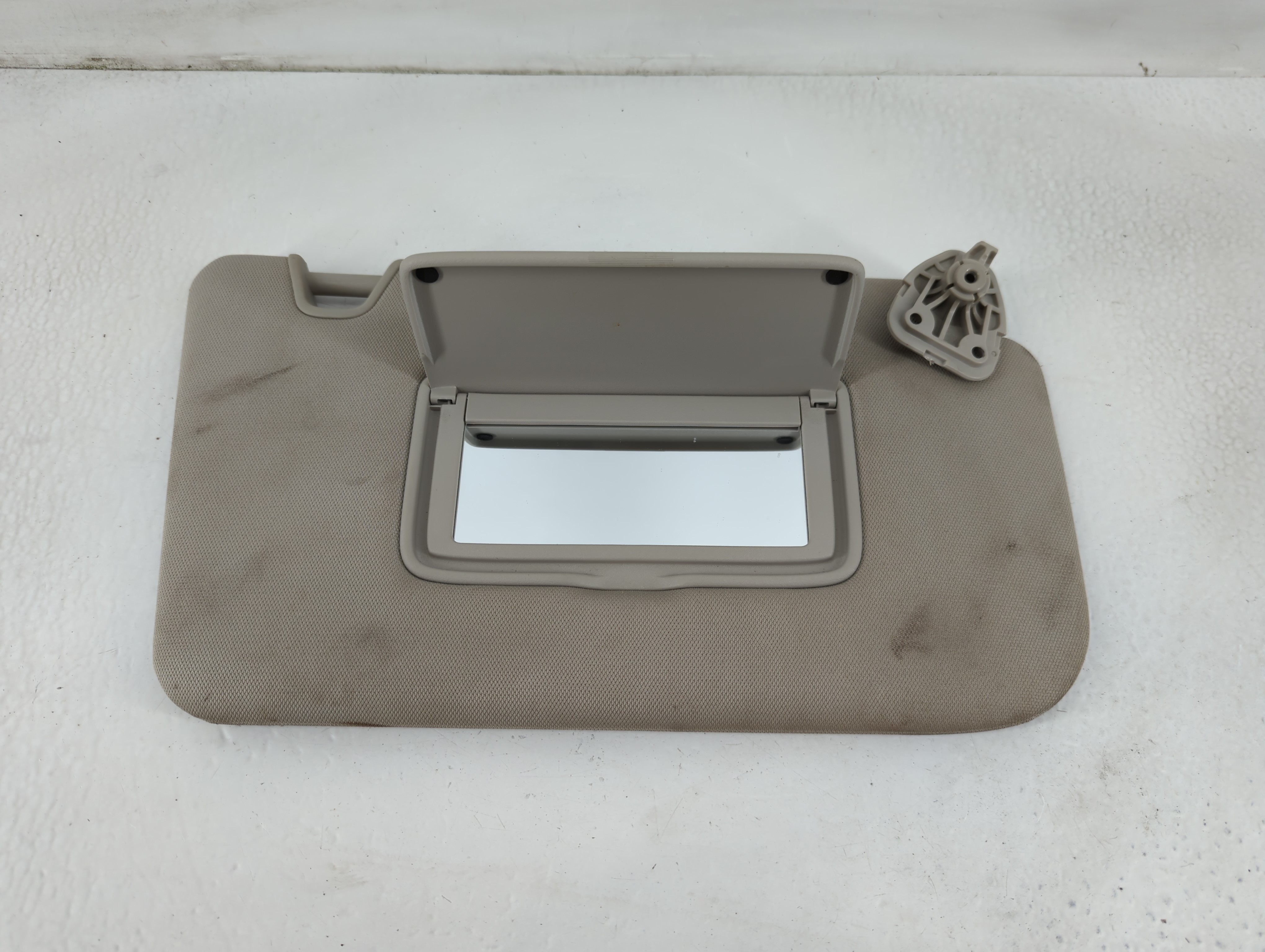 2018-2020 Nissan Rogue Passenger Sun Visor Mirror Right Sunvisor Beige 780753 - Oemusedautoparts1.com