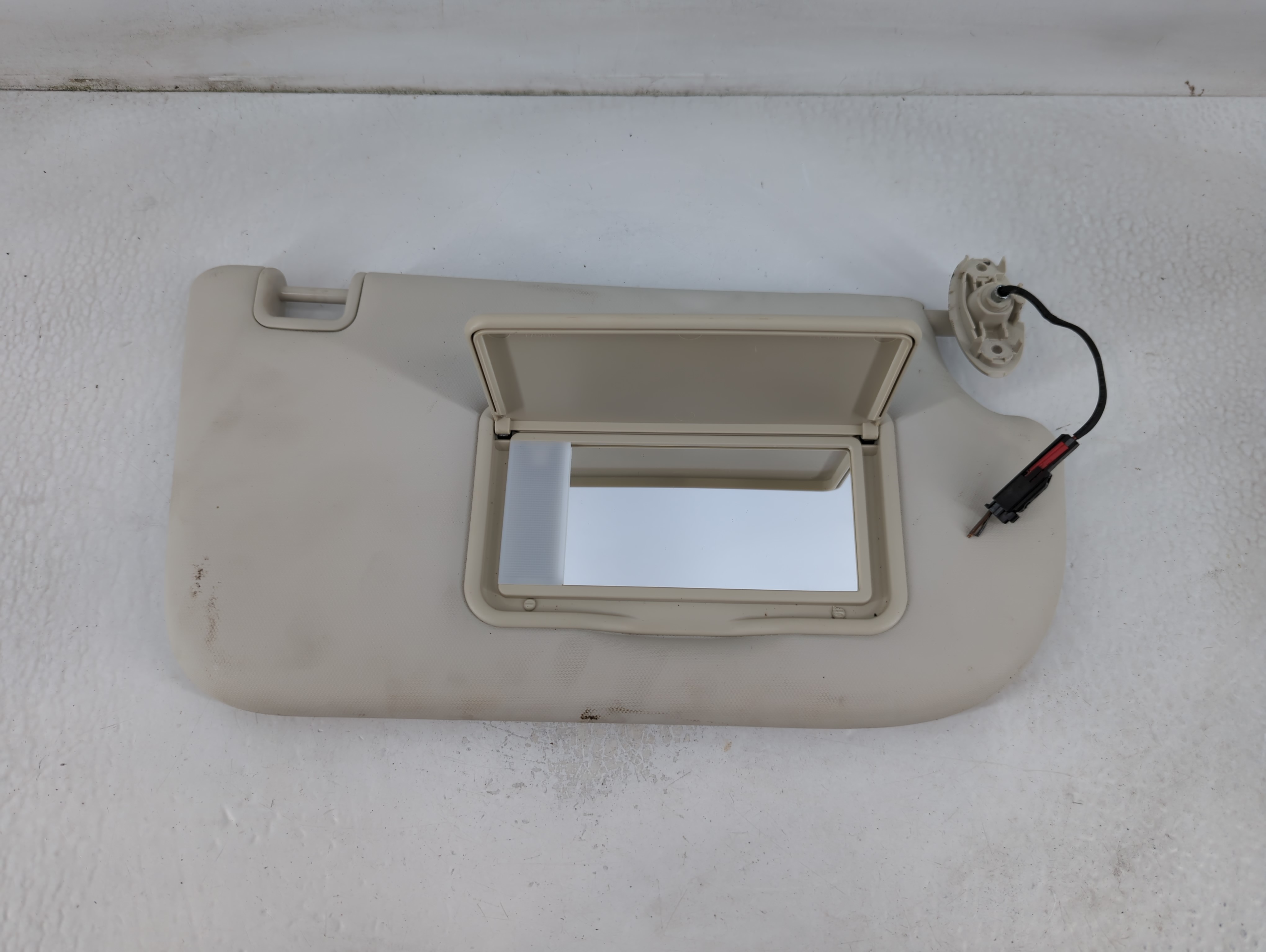 2013-2018 Ford Focus Passenger Sun Visor Mirror Right Sunvisor Ivory 780754 - Oemusedautoparts1.com