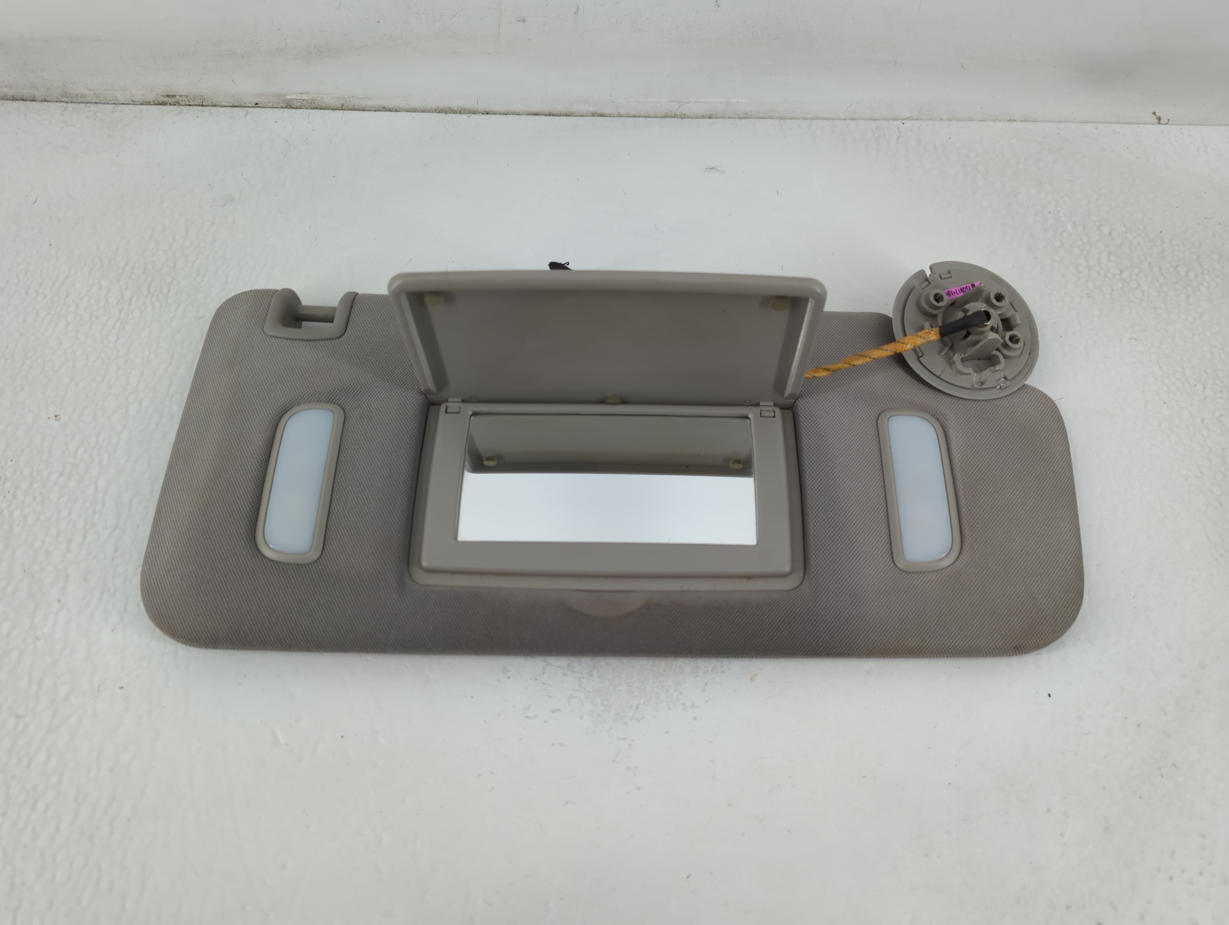 Picture of Chevrolet Traverse Passenger Sun Visor Mirror Right Sunvisor Grey 780759