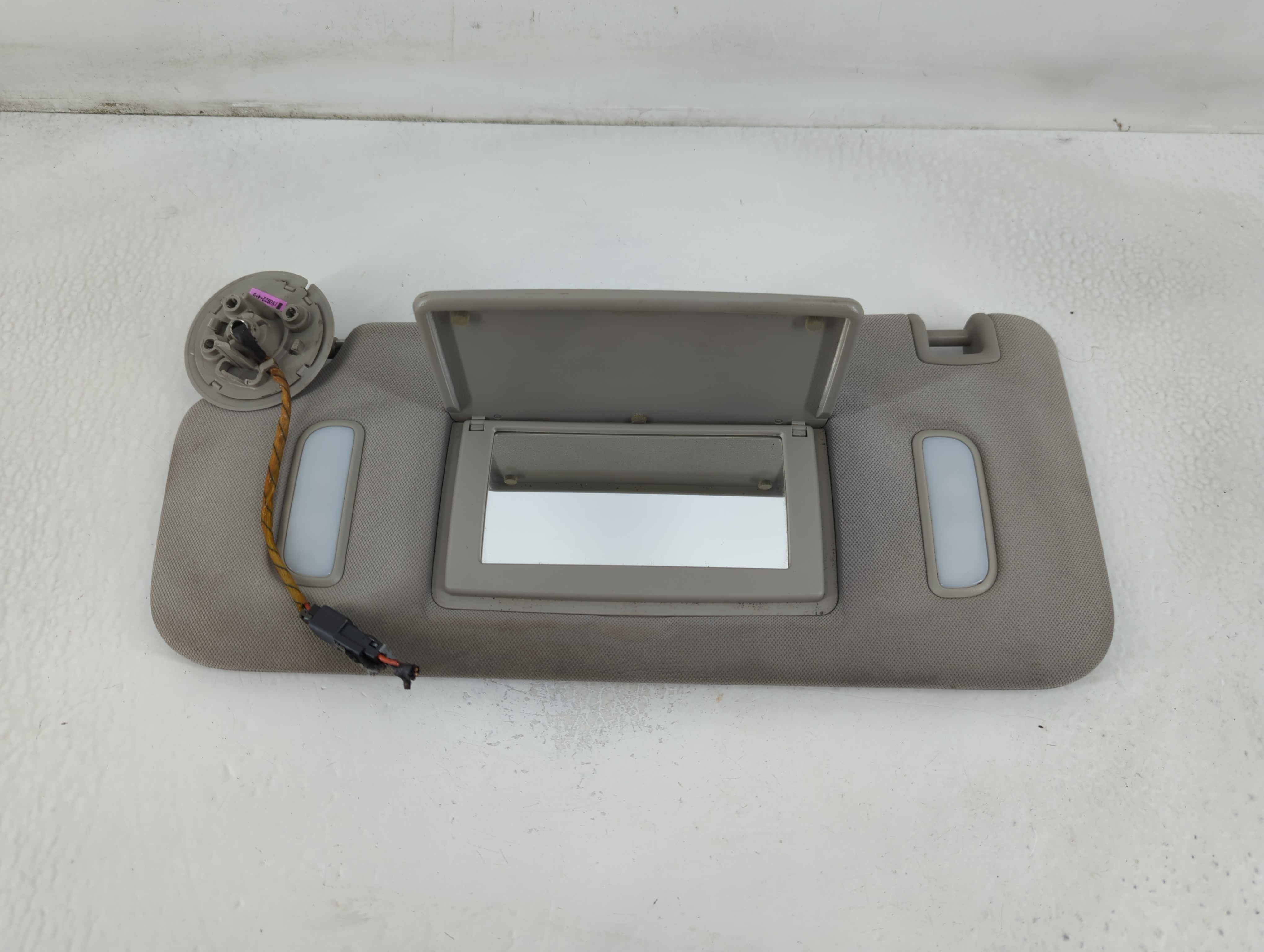 Picture of Chevrolet Traverse Driver Sun Visor Mirror Left Sunvisor Grey 780764