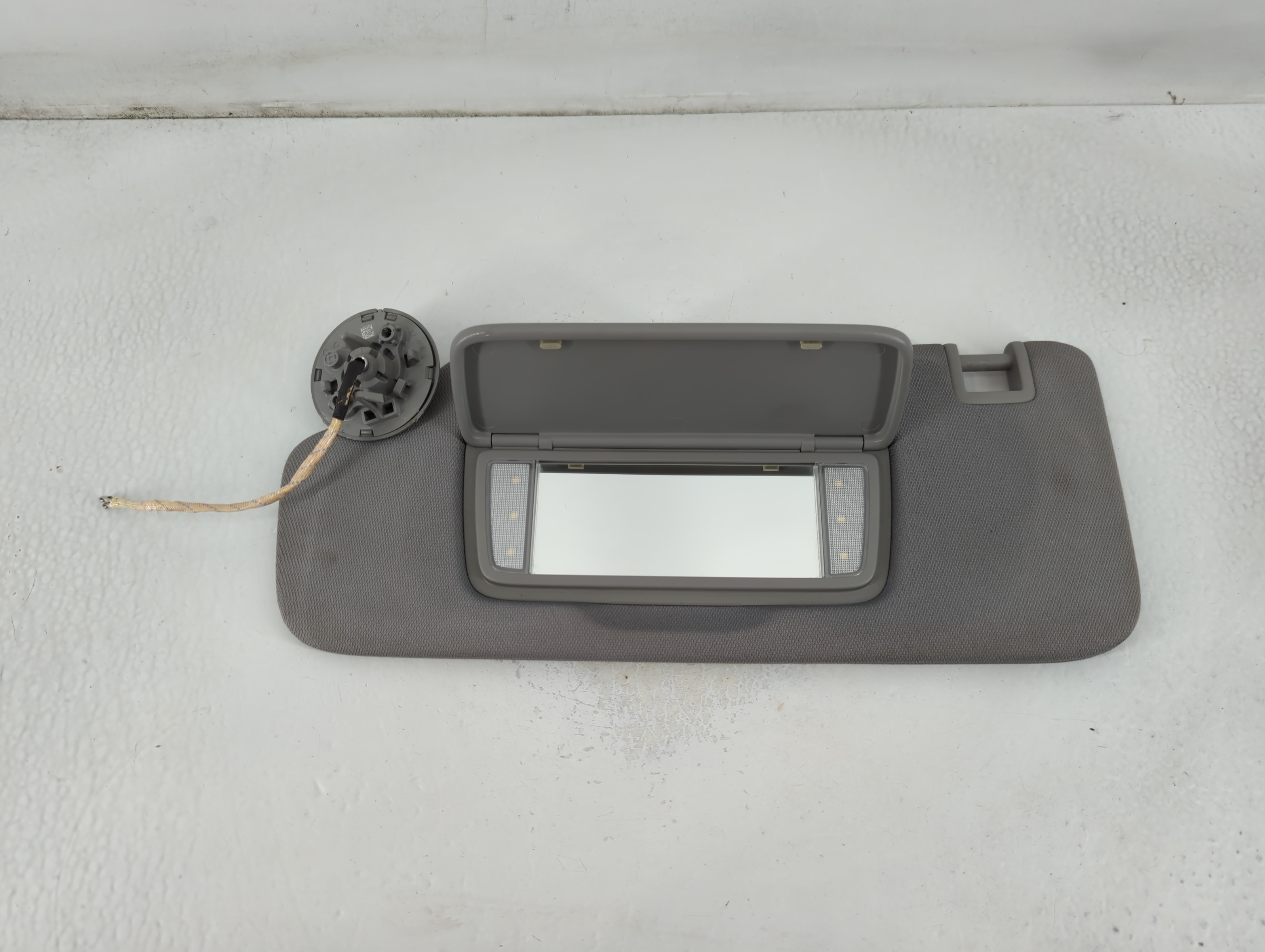 2018-2019 Chevrolet Equinox Driver Sun Visor Mirror Left Sunvisor Grey 780765 - Oemusedautoparts1.com