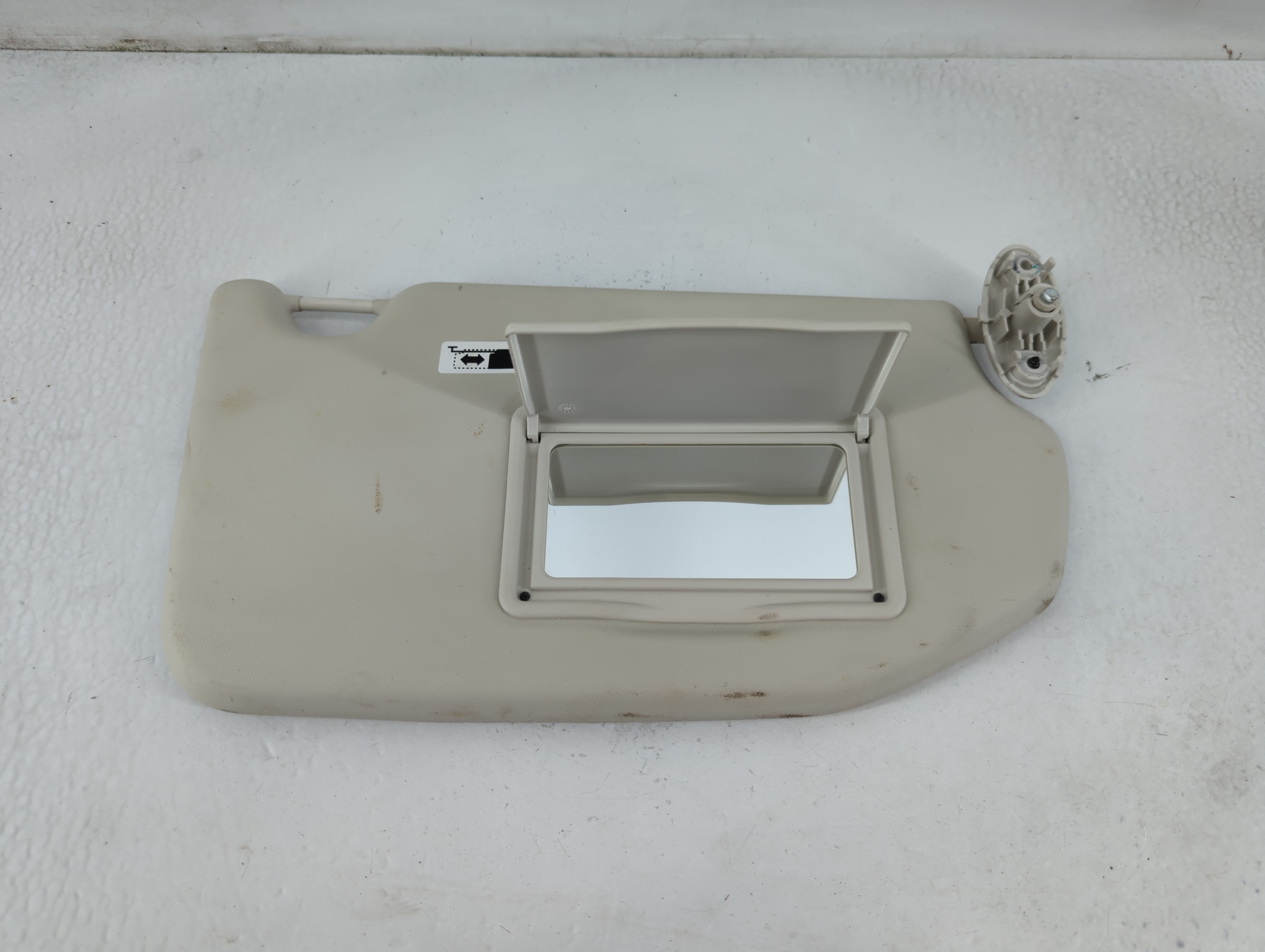 2019-2020 Ford Ecosport Passenger Sun Visor Mirror Right Sunvisor Ivory 780792 - Oemusedautoparts1.com