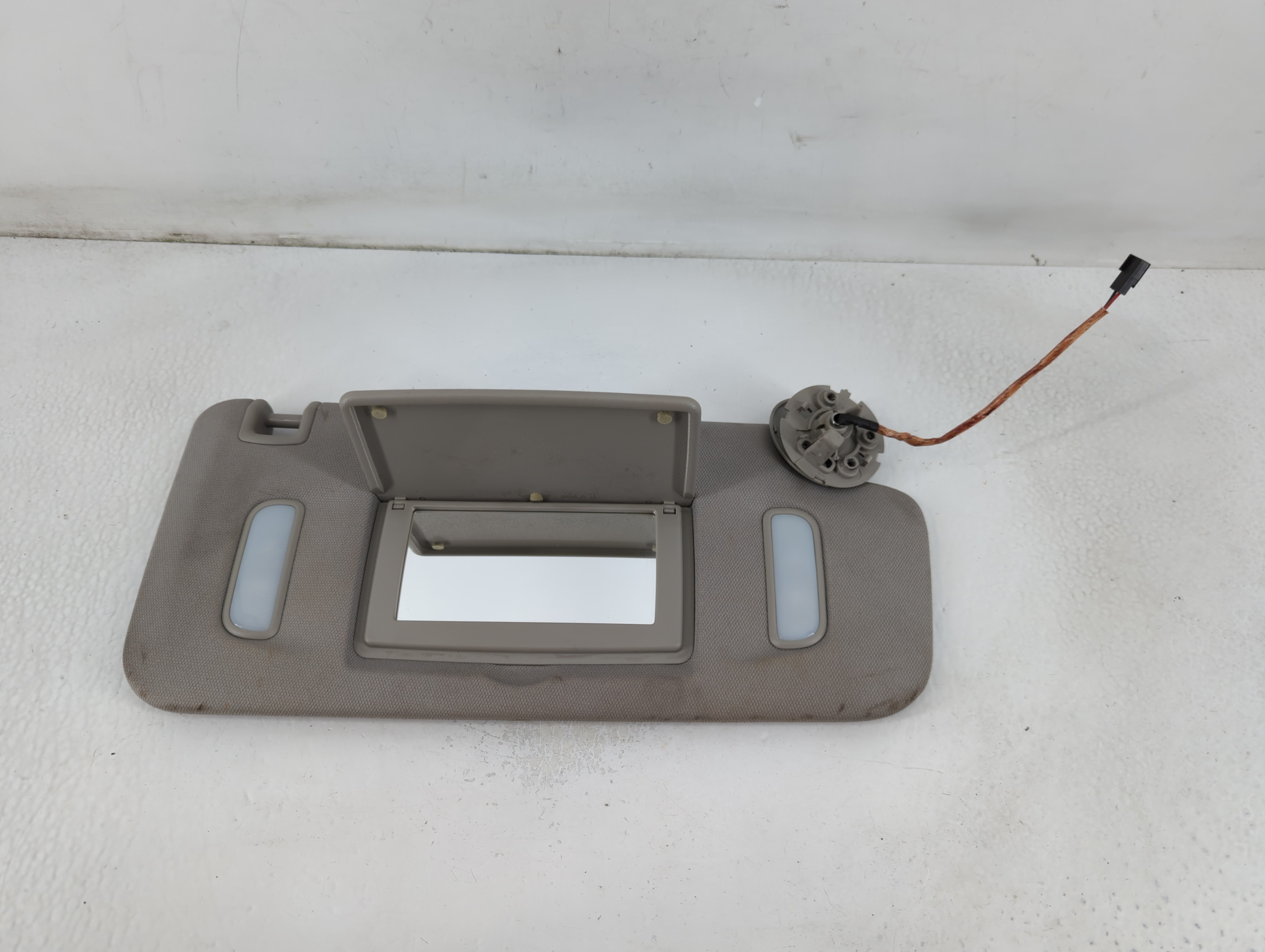 2010-2017 Chevrolet Equinox Driver Sun Visor Mirror Left Sunvisor Grey 780813 - Oemusedautoparts1.com