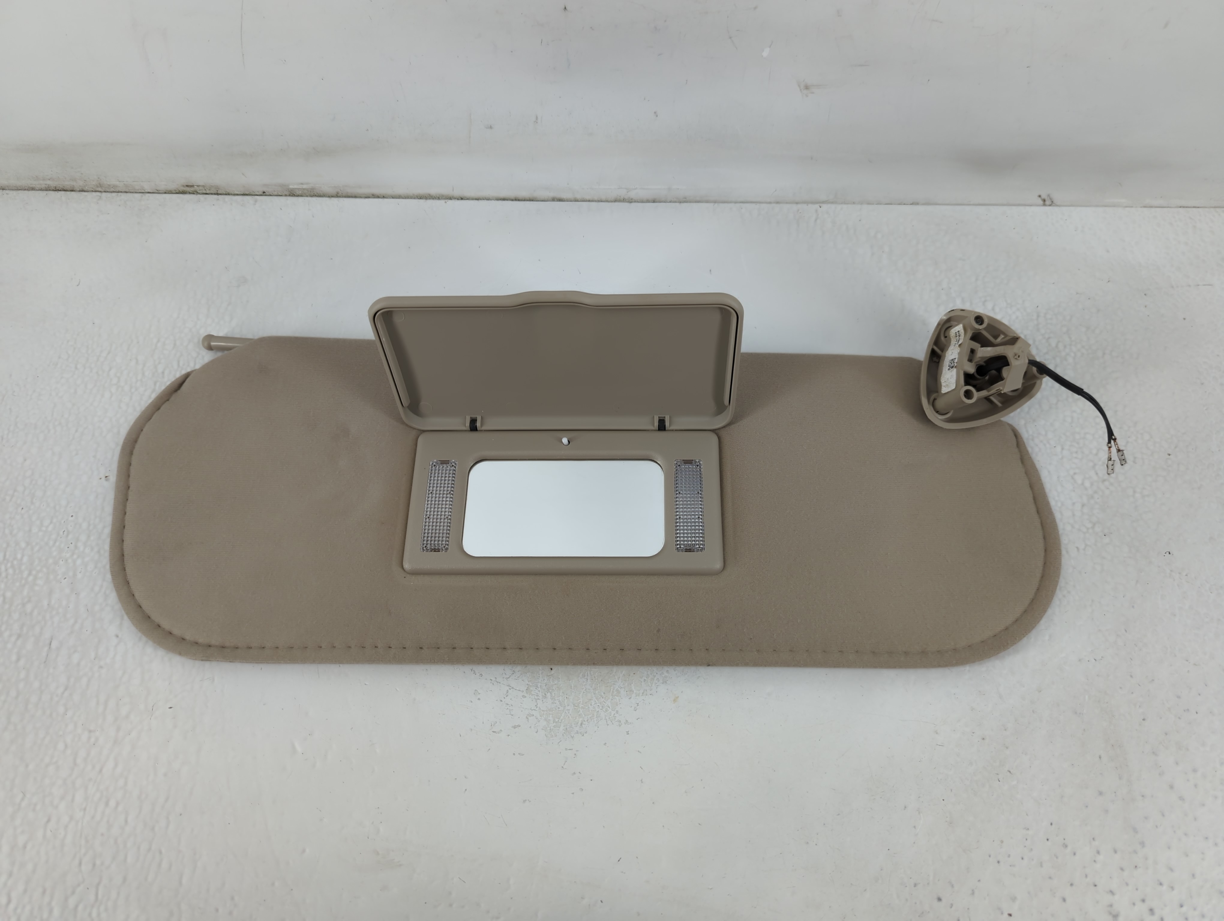 2003 Chevrolet Express 3500 Passenger Sun Visor Mirror Right Sunvisor 780824 - Oemusedautoparts1.com