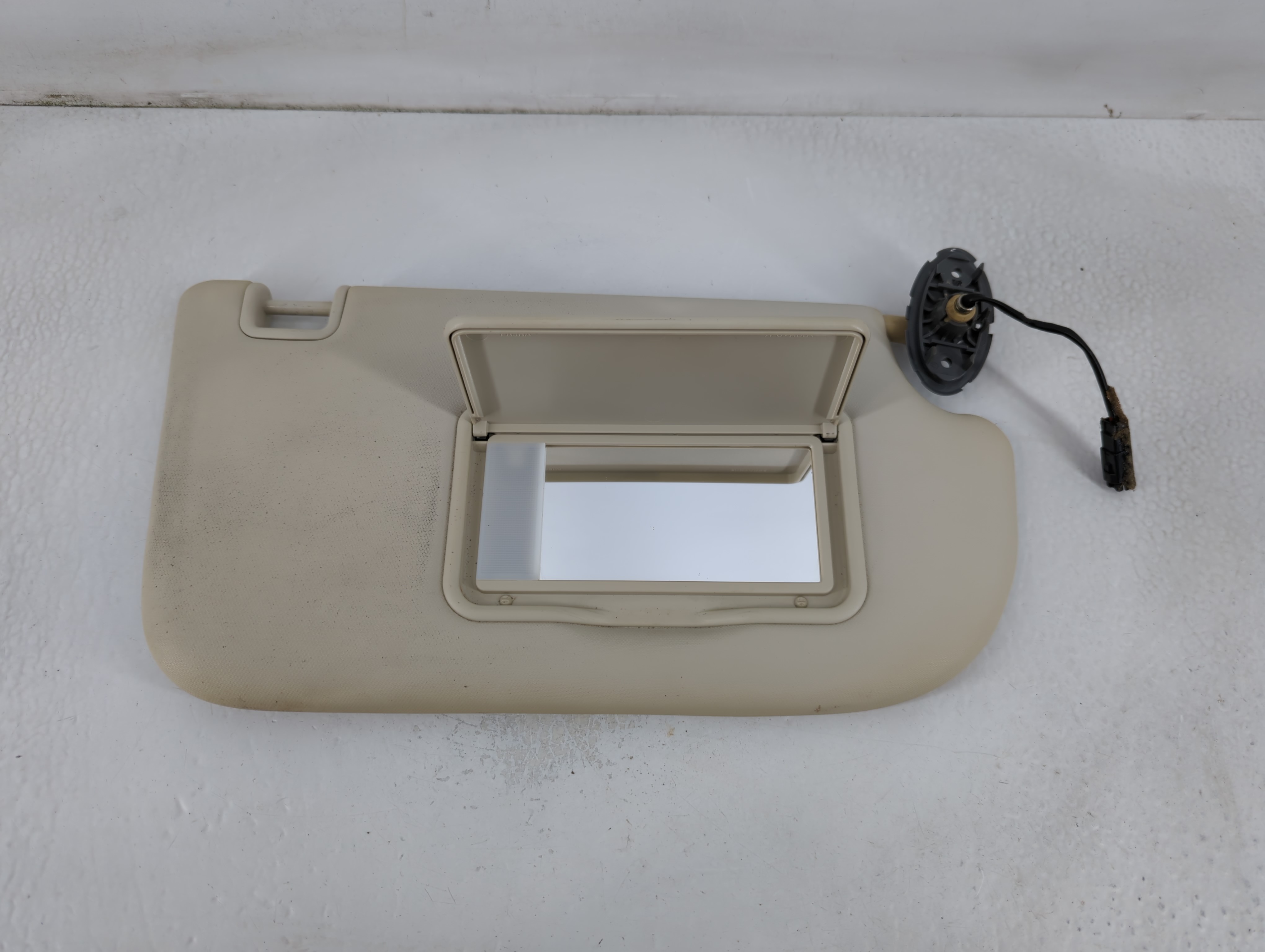 Picture of 2013-2019 Ford Escape Passenger Sun Visor Mirror Right Sunvisor Cream 780837