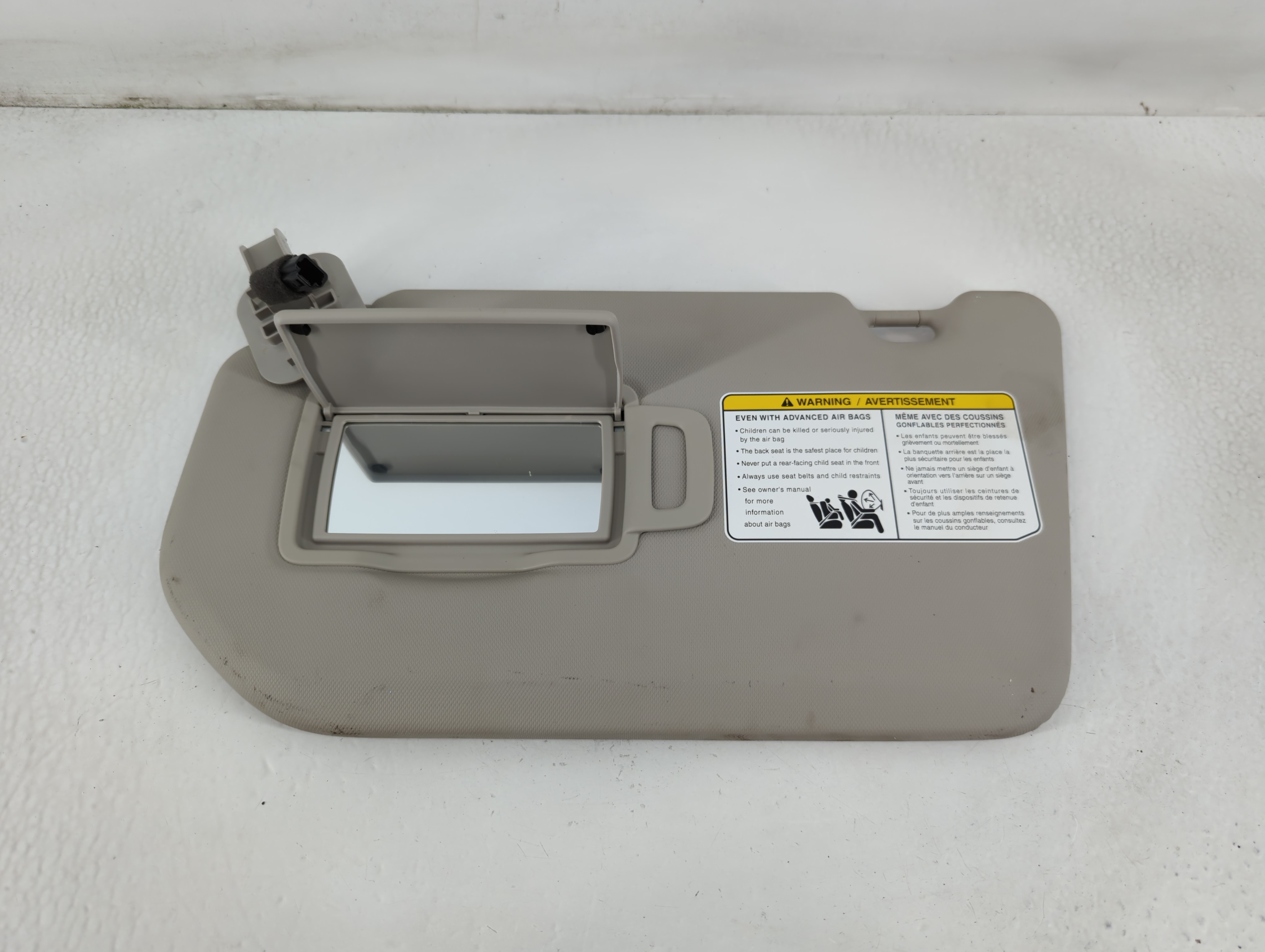 2021-2022 Nissan Rogue Driver Sun Visor Mirror Left Sunvisor Grey 780891 - Oemusedautoparts1.com
