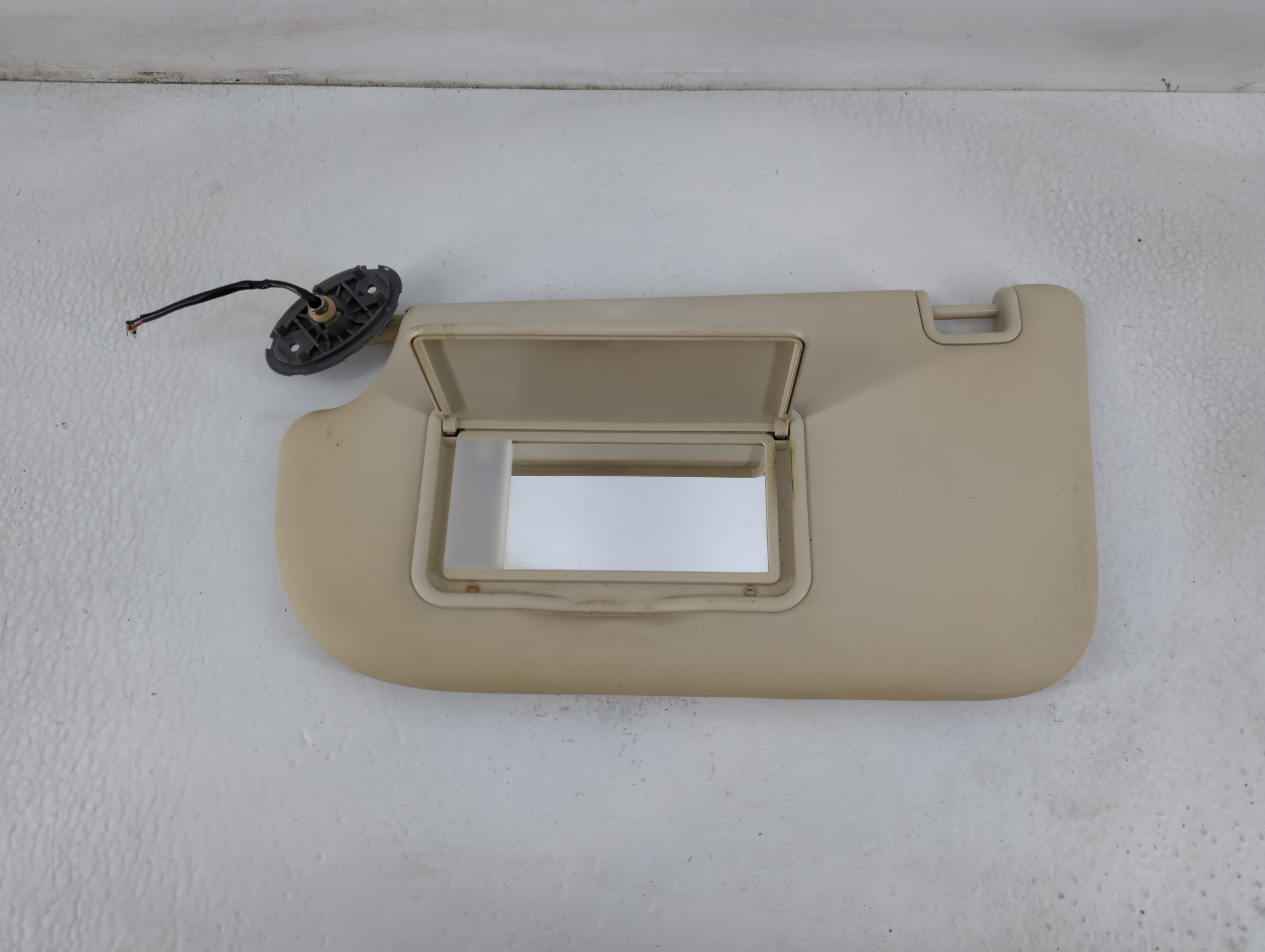 2013-2019 Ford Escape Driver Sun Visor Mirror Left Sunvisor Beige 780898 - Oemusedautoparts1.com