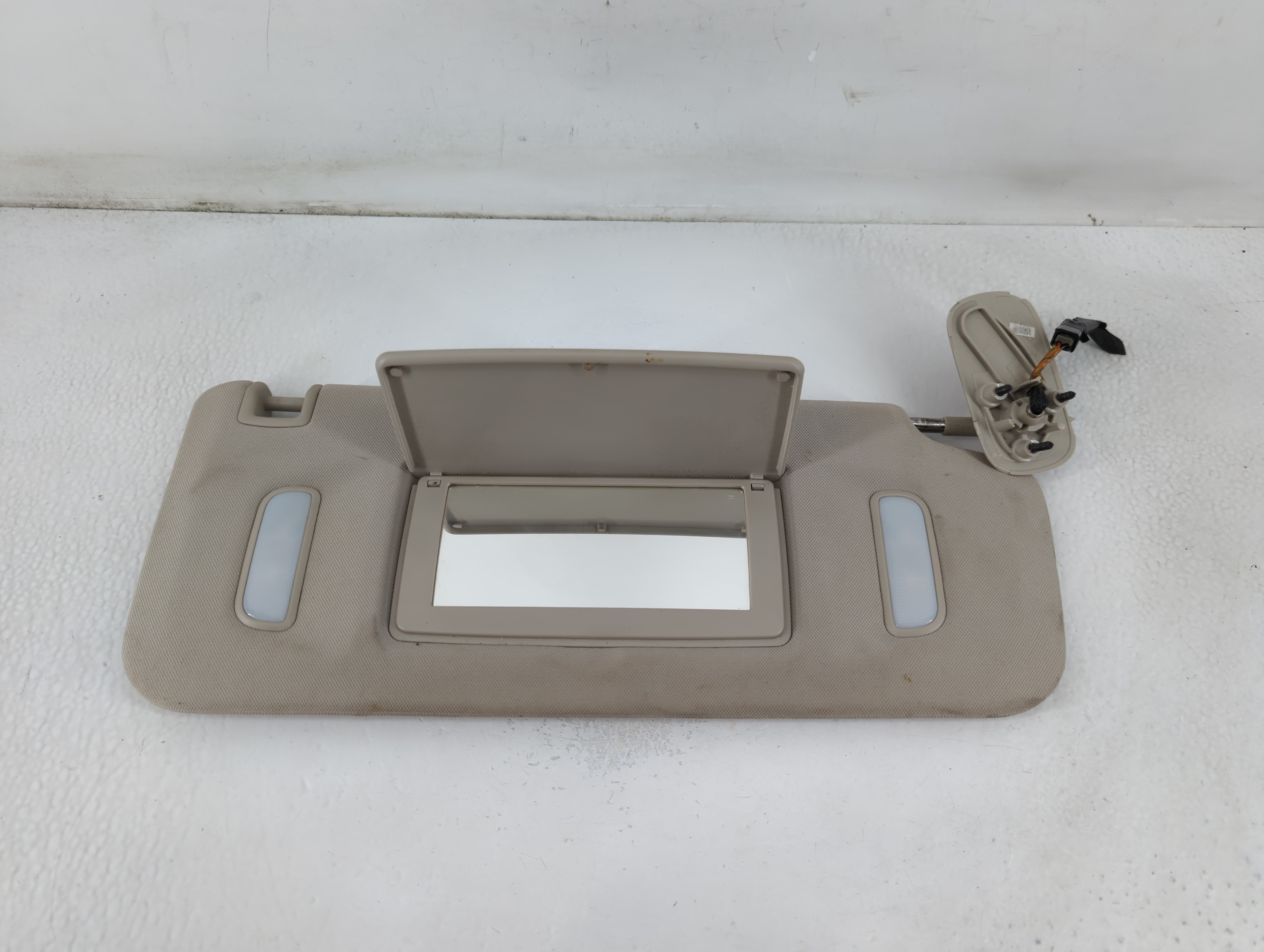 2007-2013 Gmc Sierra 1500 Driver Sun Visor Mirror Left Sunvisor Grey 780910 - Oemusedautoparts1.com