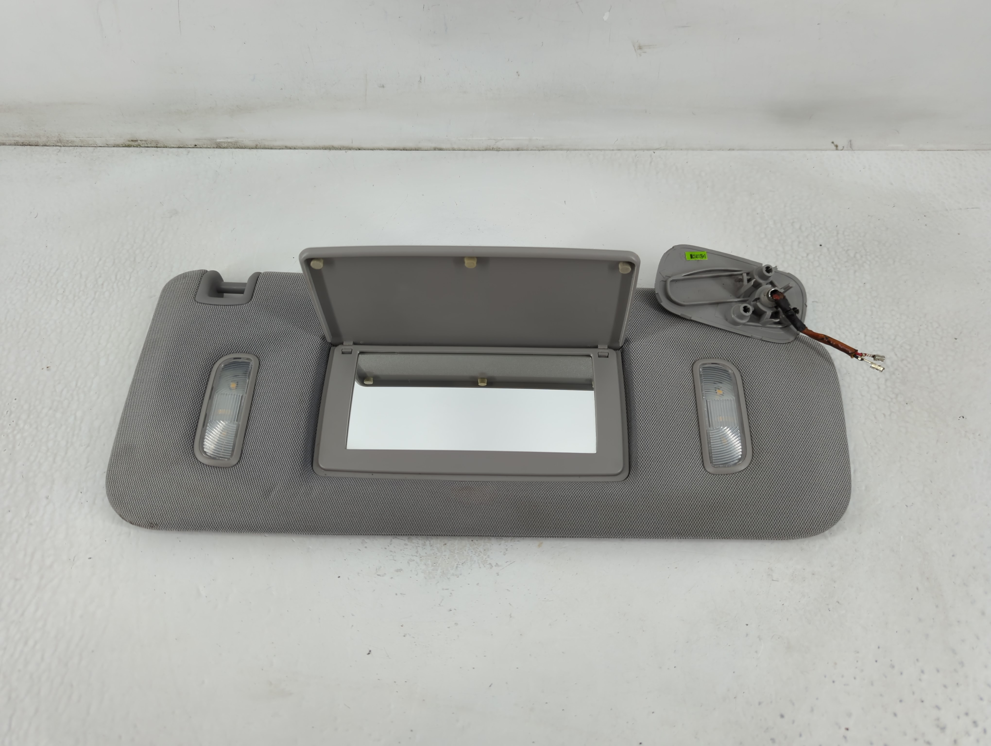 2014 Chevrolet Silverado 1500 Passenger Sun Visor Mirror Right Sunvisor 780922 - Oemusedautoparts1.com