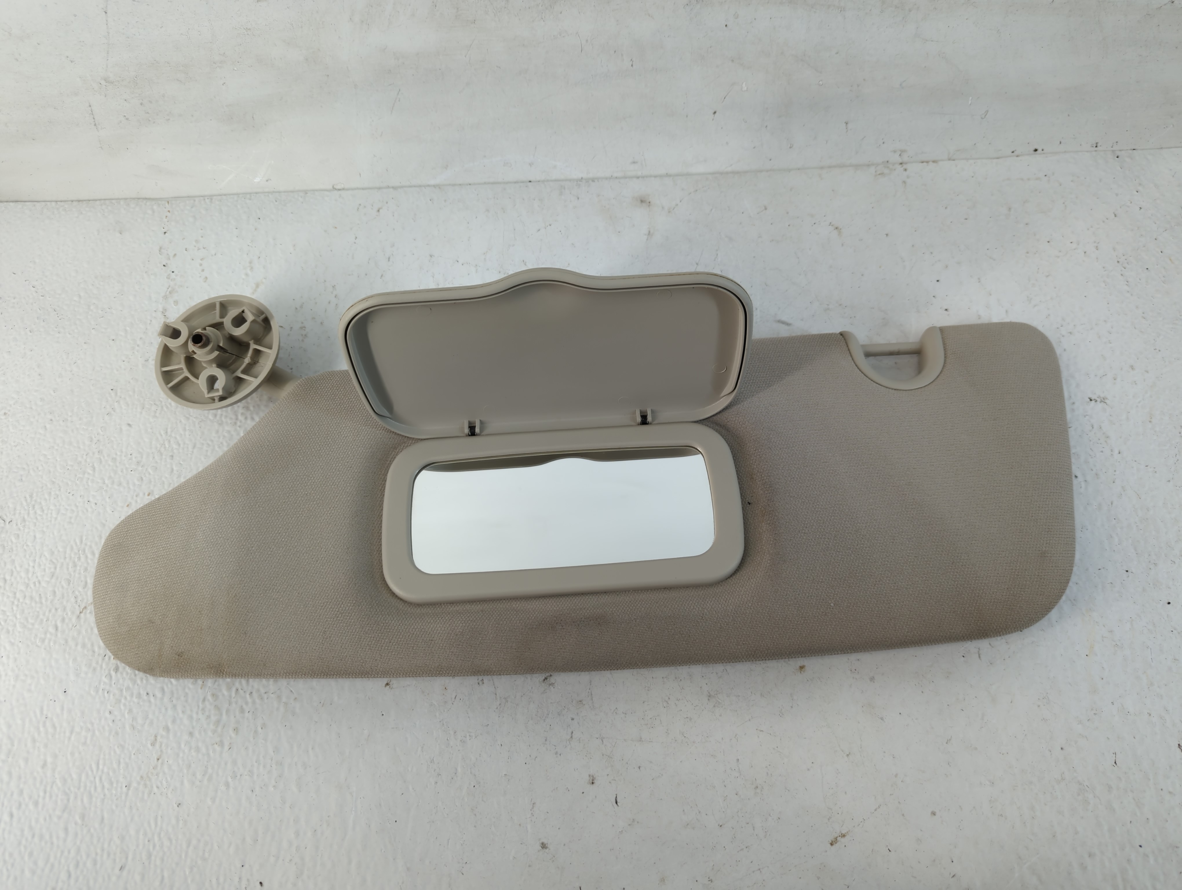 Picture of Dodge Caravan Driver Sun Visor Mirror Left Sunvisor Grey 780941