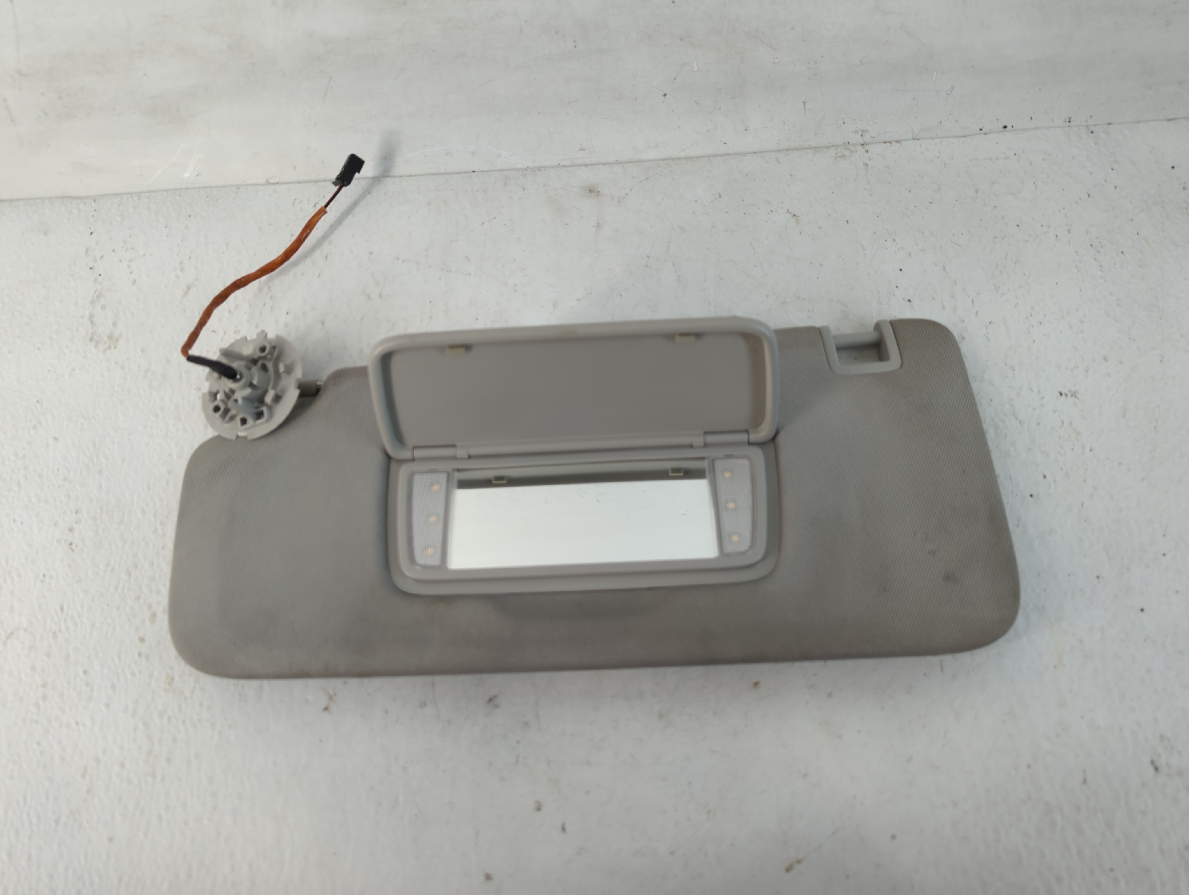 Picture of 2018-2022 Chevrolet Traverse Driver Sun Visor Mirror Left Sunvisor Grey 780942