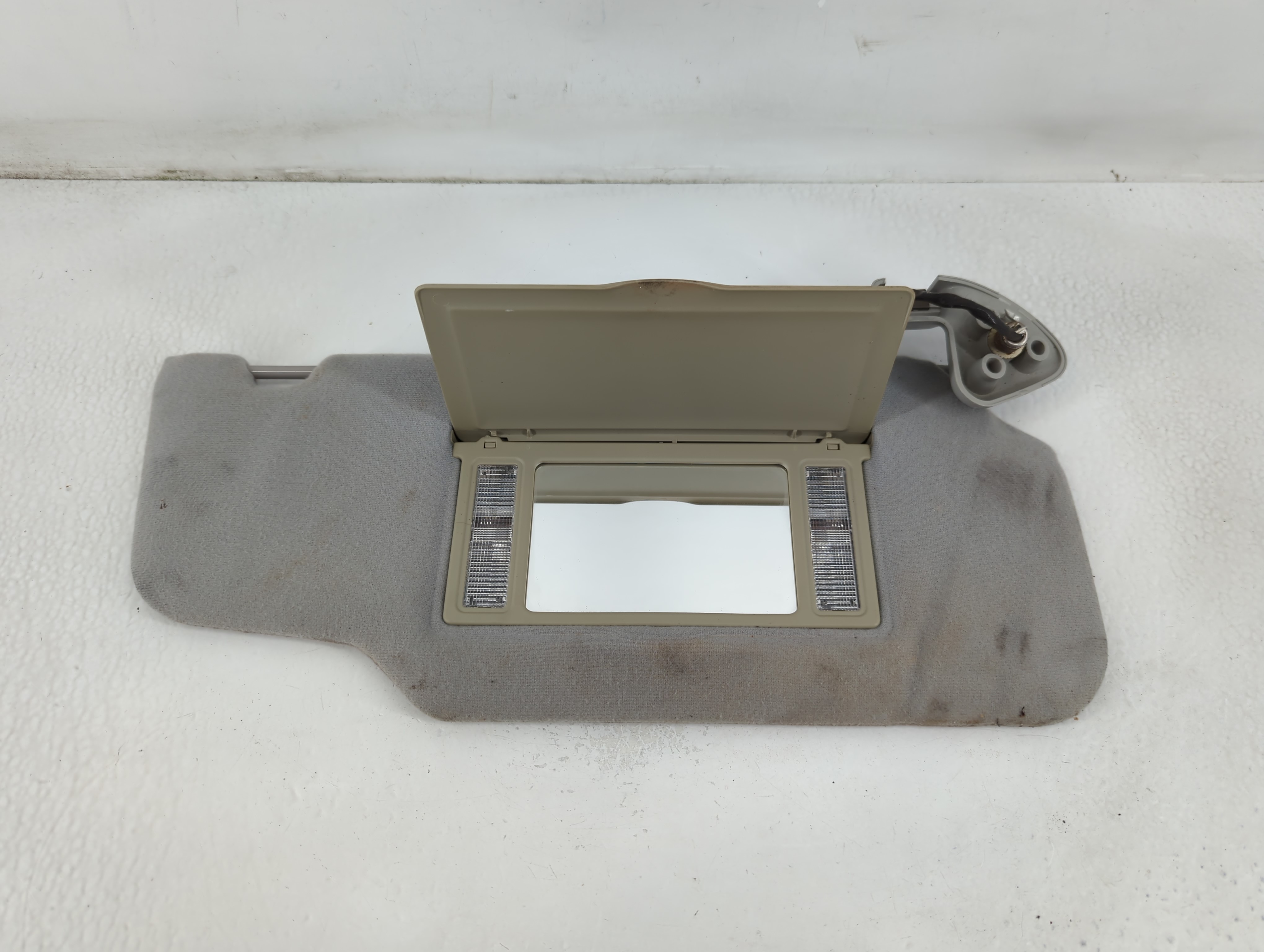2003-2005 Mercury Grand Marquis Passenger Sun Visor Mirror Right Sunvisor 780949 - Oemusedautoparts1.com