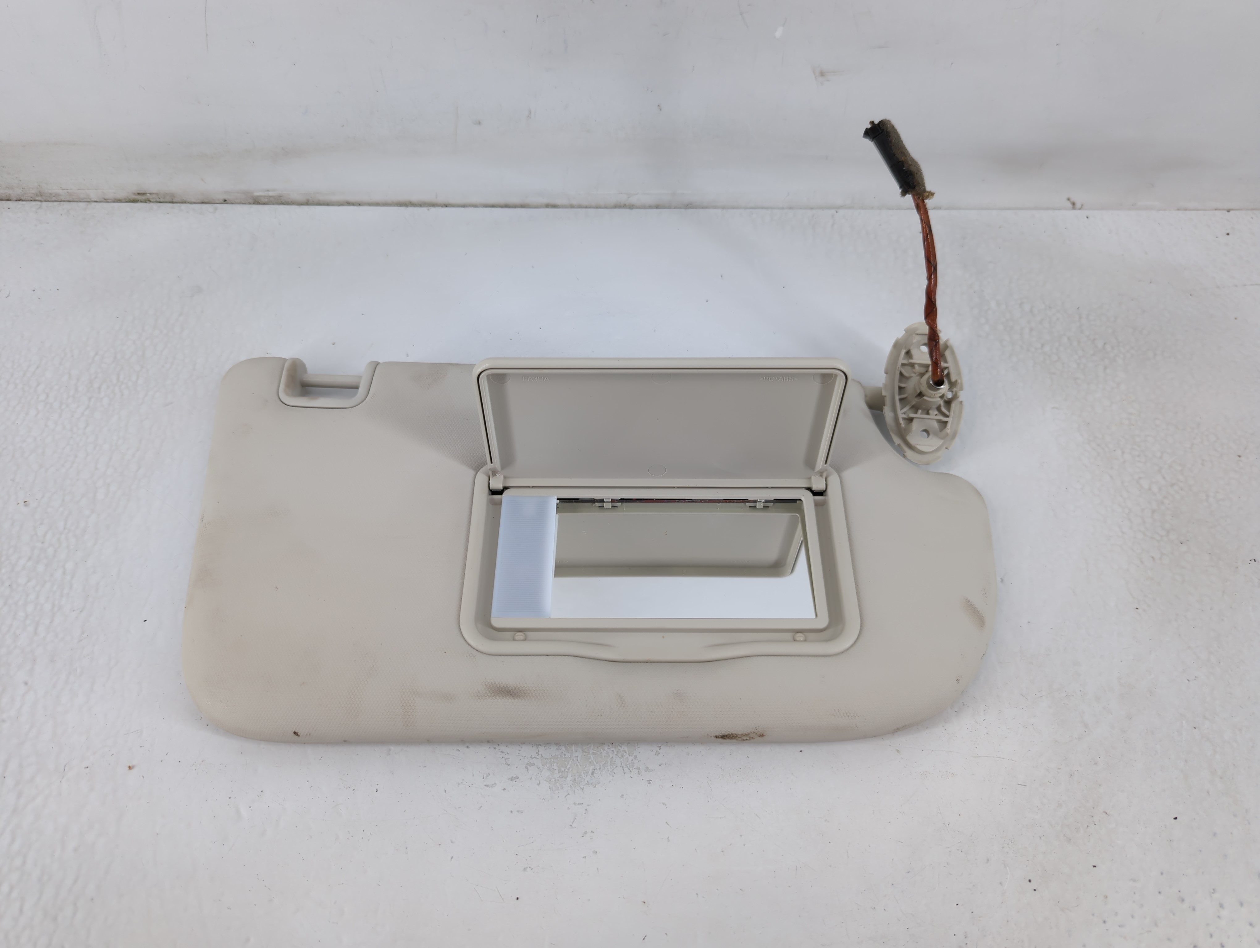 2013-2019 Ford Escape Driver Sun Visor Mirror Left Sunvisor Pale Grey 780953 - Oemusedautoparts1.com