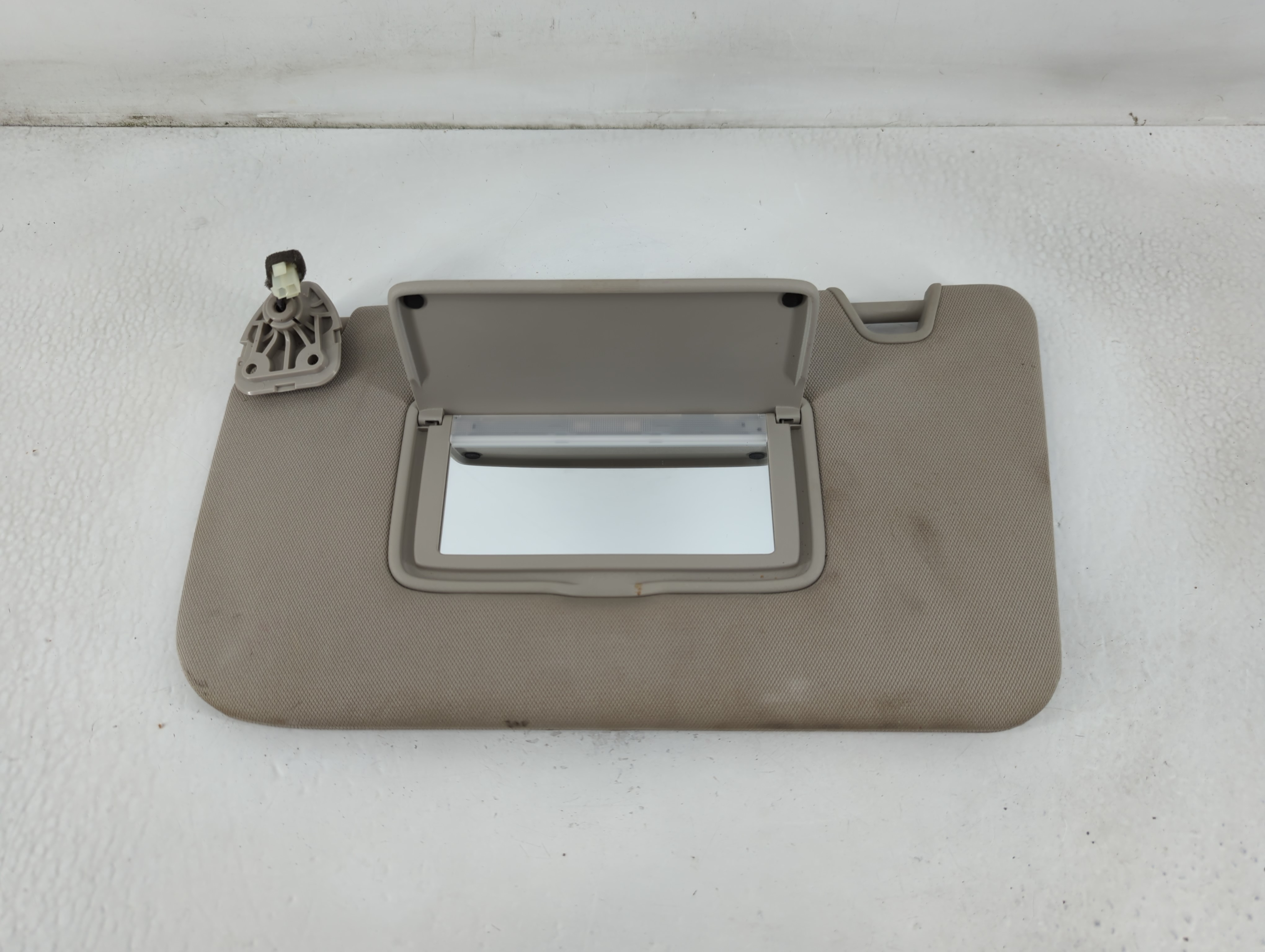 2018-2020 Nissan Rogue Passenger Sun Visor Mirror Right Sunvisor Grey 780954 - Oemusedautoparts1.com