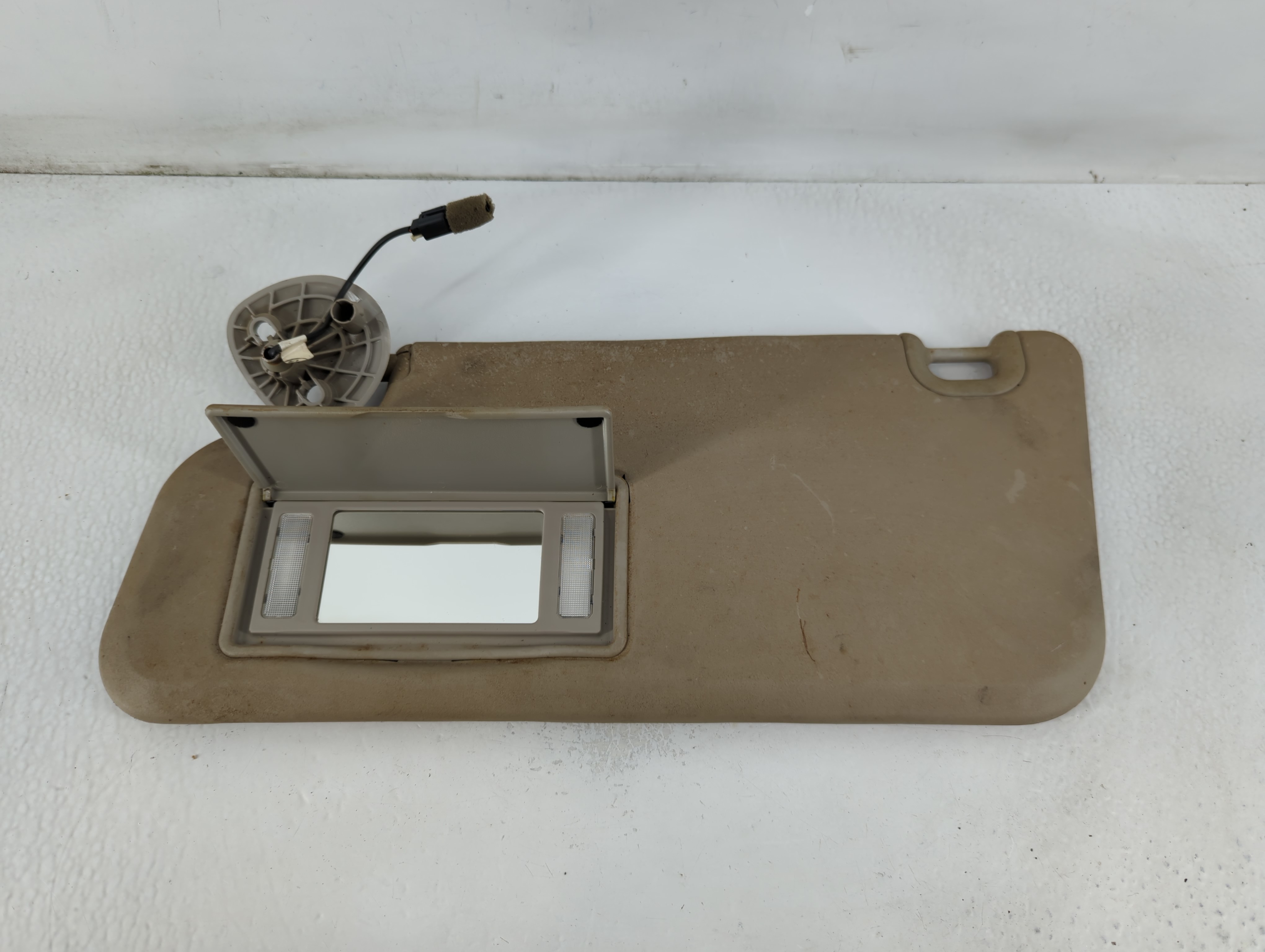 Picture of Dodge Ram 1500 Passenger Sun Visor Mirror Right Sunvisor Beige 780955