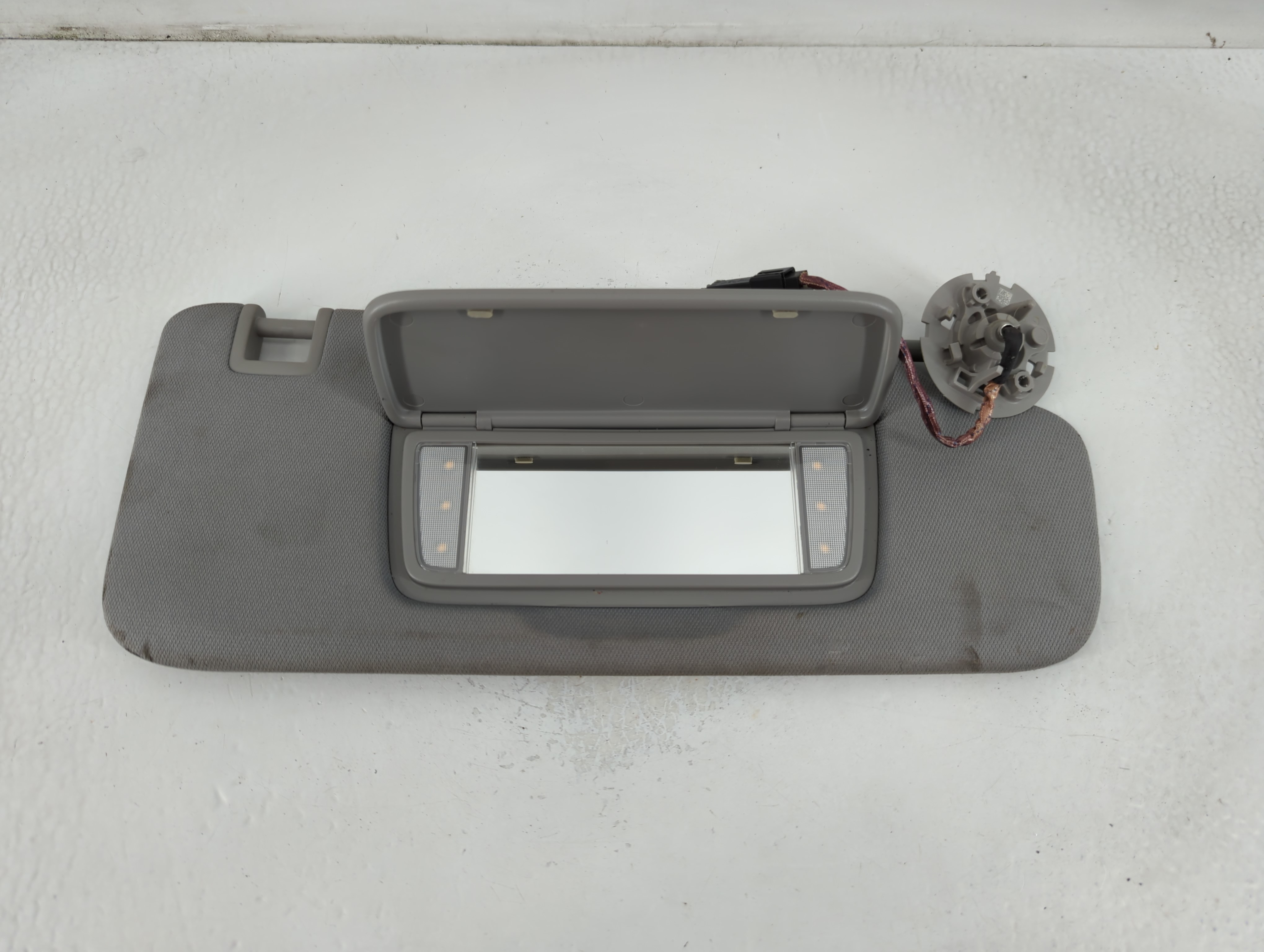 2020-2022 Chevrolet Equinox Passenger Sun Visor Mirror Right Sunvisor 780958 - Oemusedautoparts1.com
