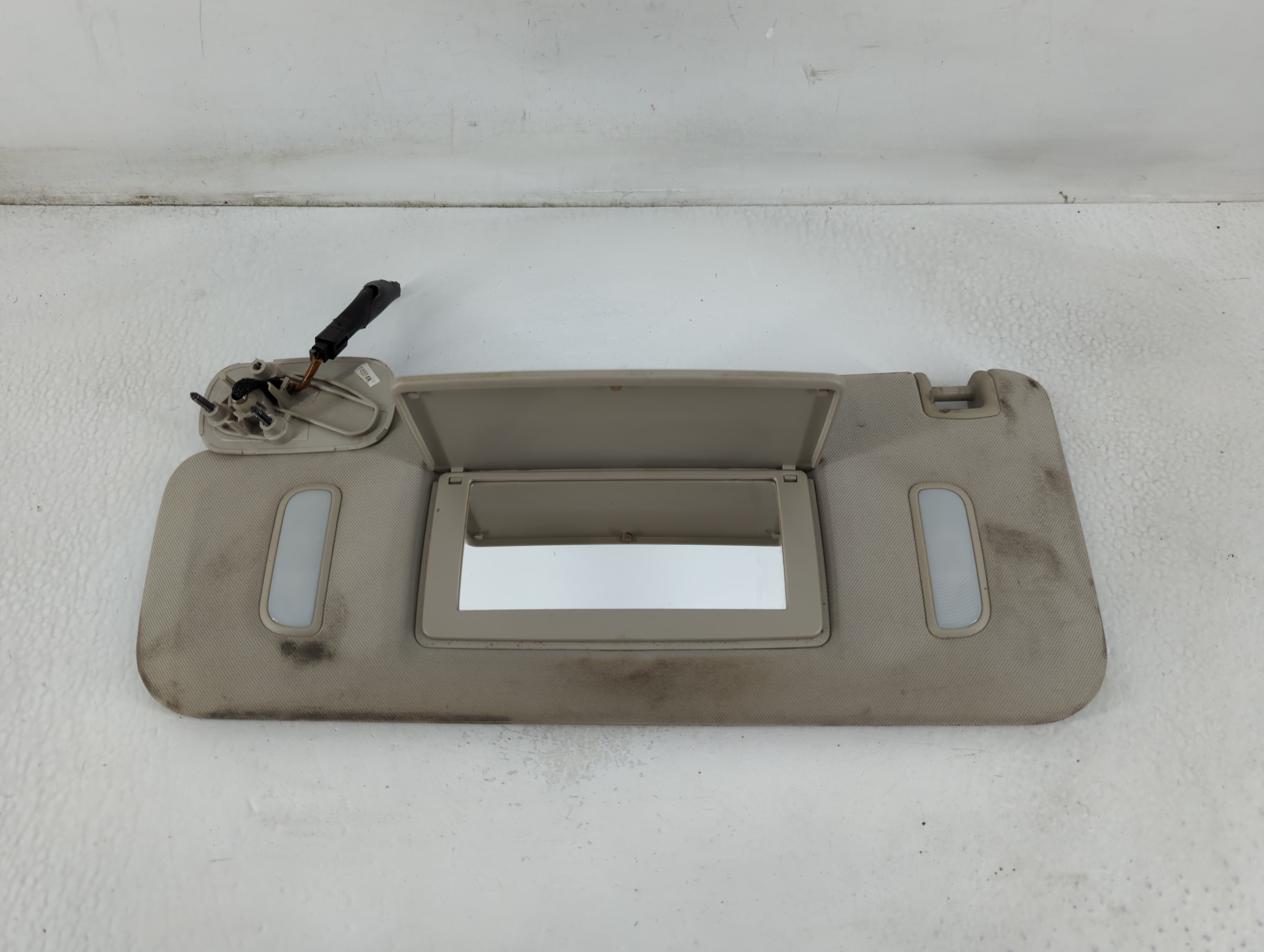 2007-2014 Chevrolet Tahoe Driver Sun Visor Mirror Left Sunvisor Grey 780964 - Oemusedautoparts1.com