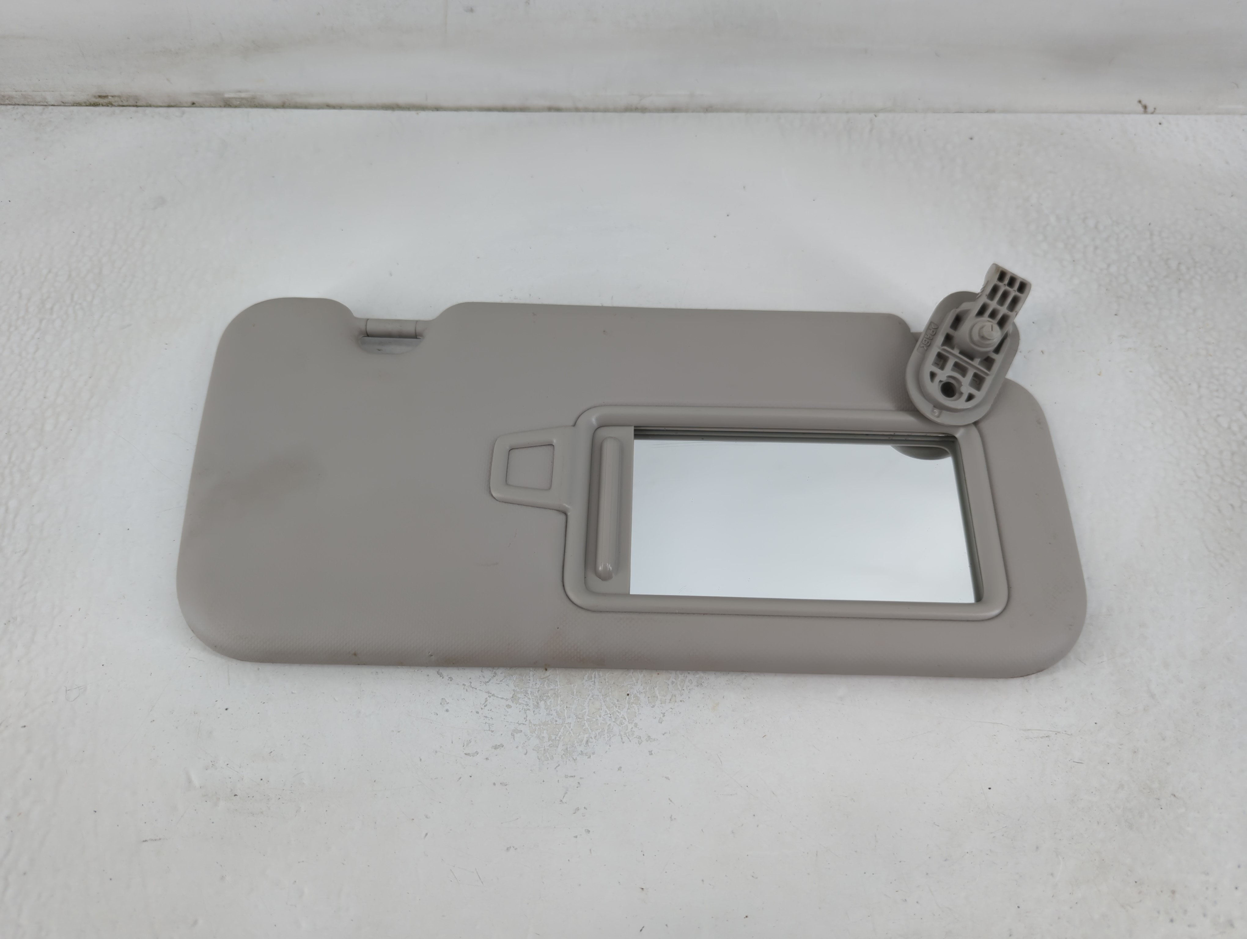 2020-2020 Hyundai Venue Passenger Sun Visor Mirror Right Sunvisor Grey 780968 - Oemusedautoparts1.com
